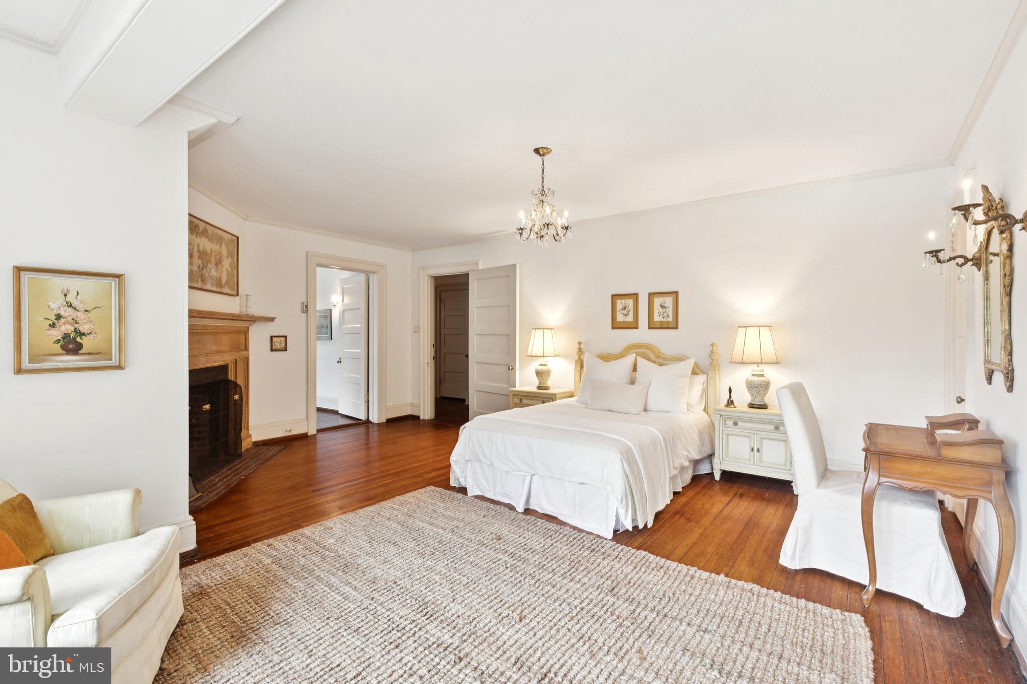 CHESTNUT HILL - Residential