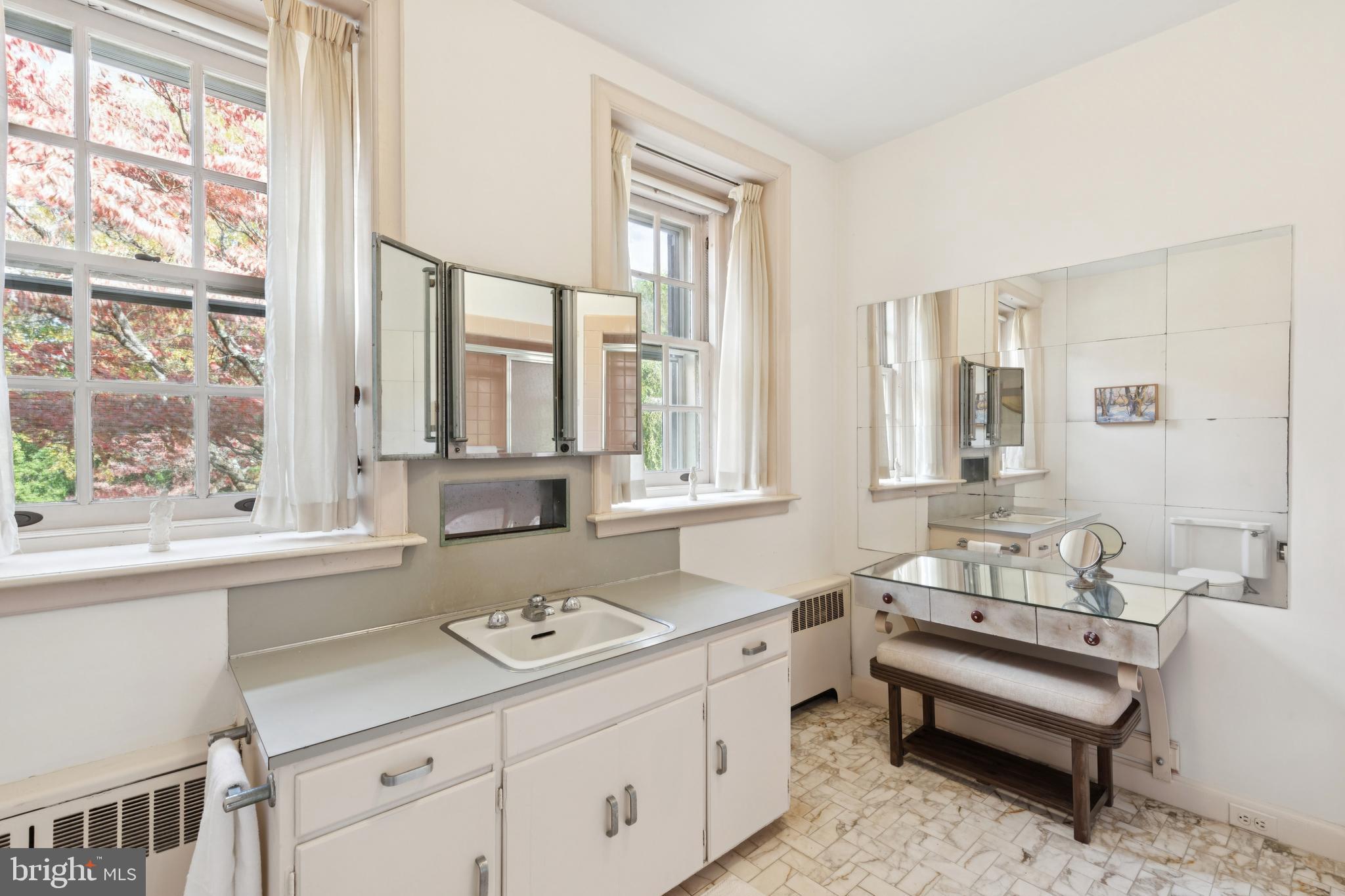 CHESTNUT HILL - Residential