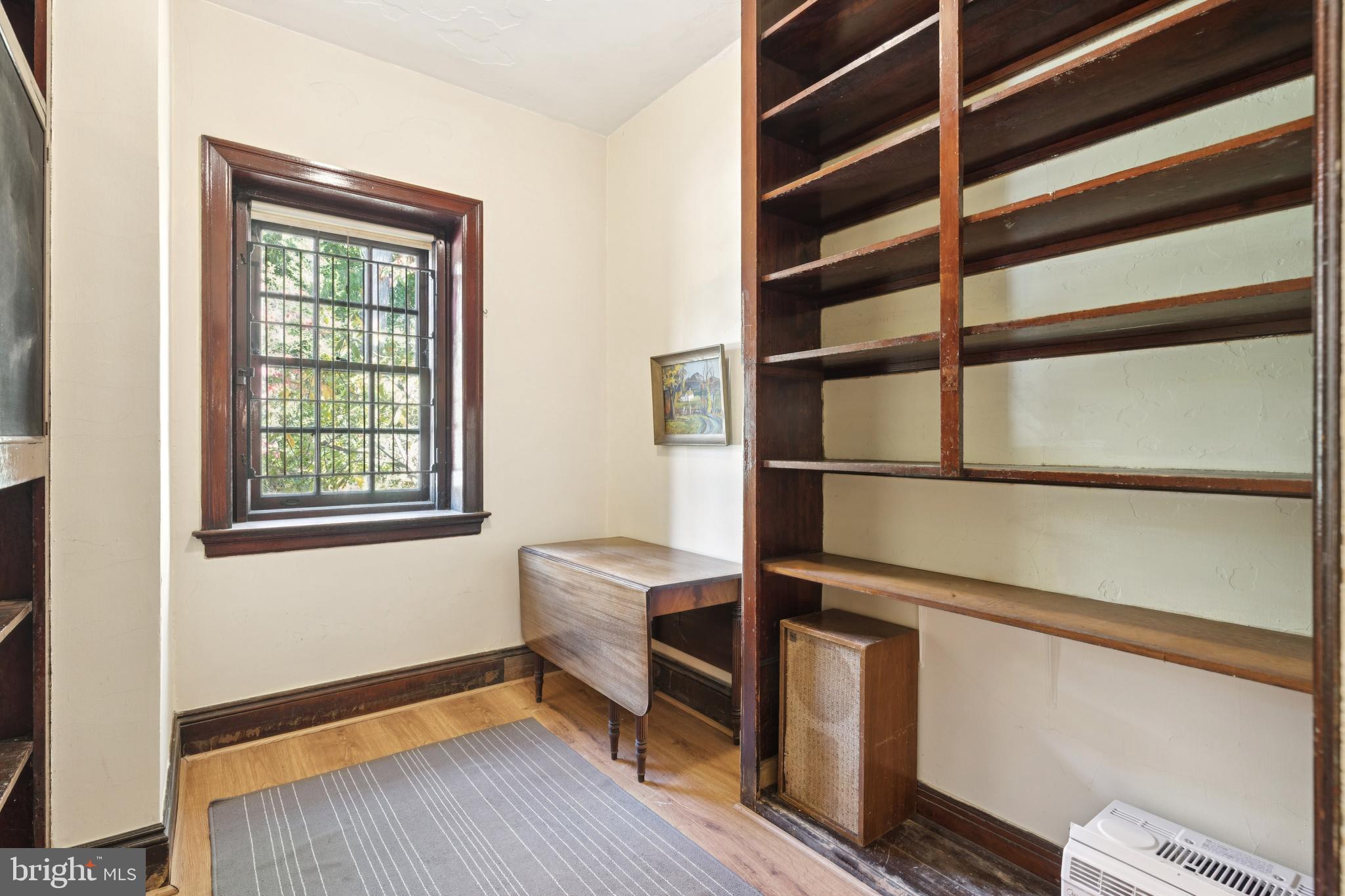 CHESTNUT HILL - Residential