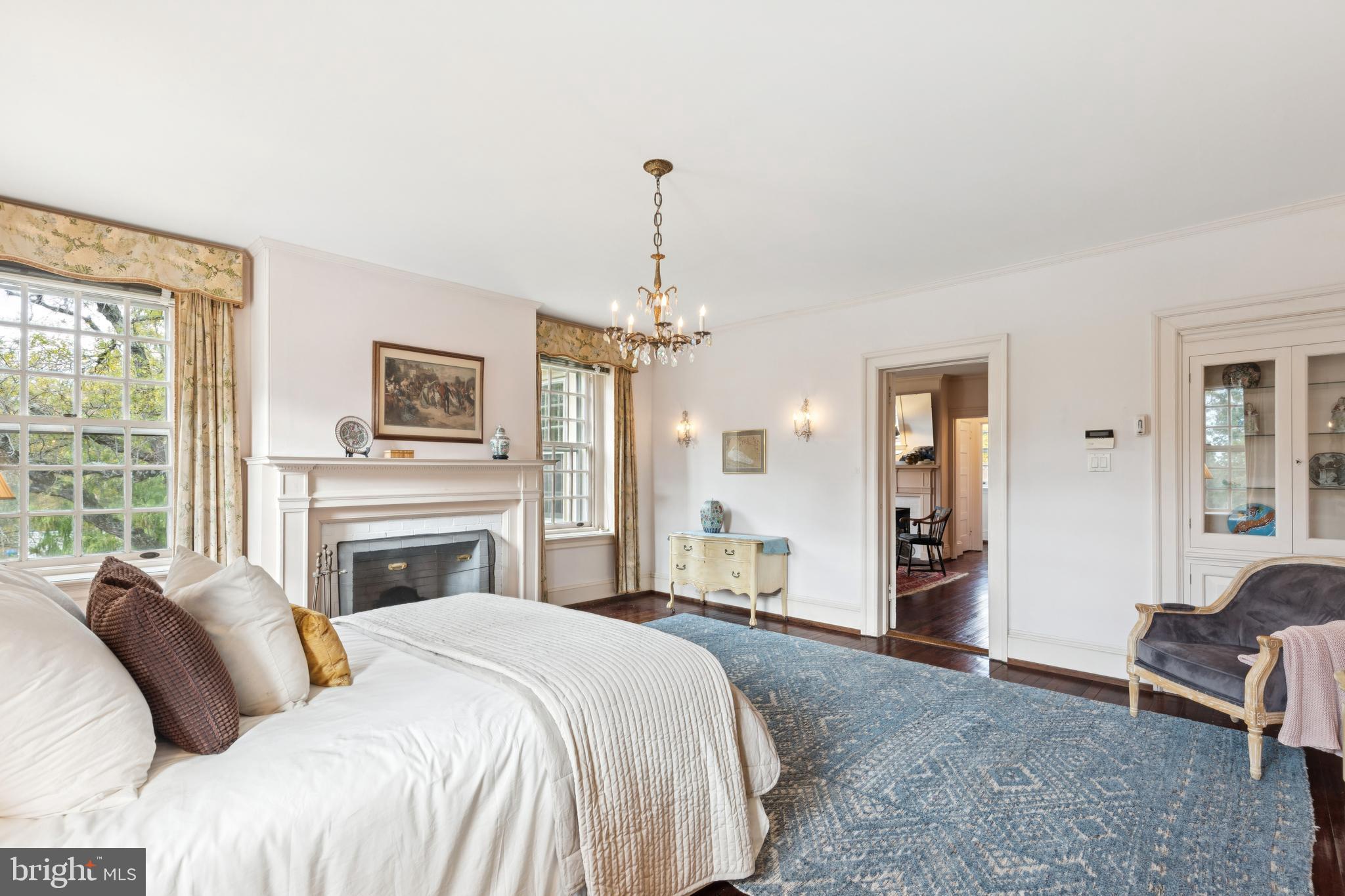 CHESTNUT HILL - Residential