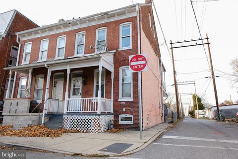 Townhouse For Sale - 225 W Front Street<br/> York, PA 17404