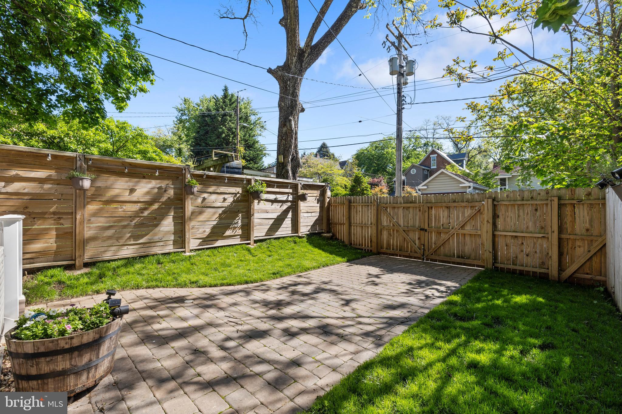 ROLAND PARK - Residential