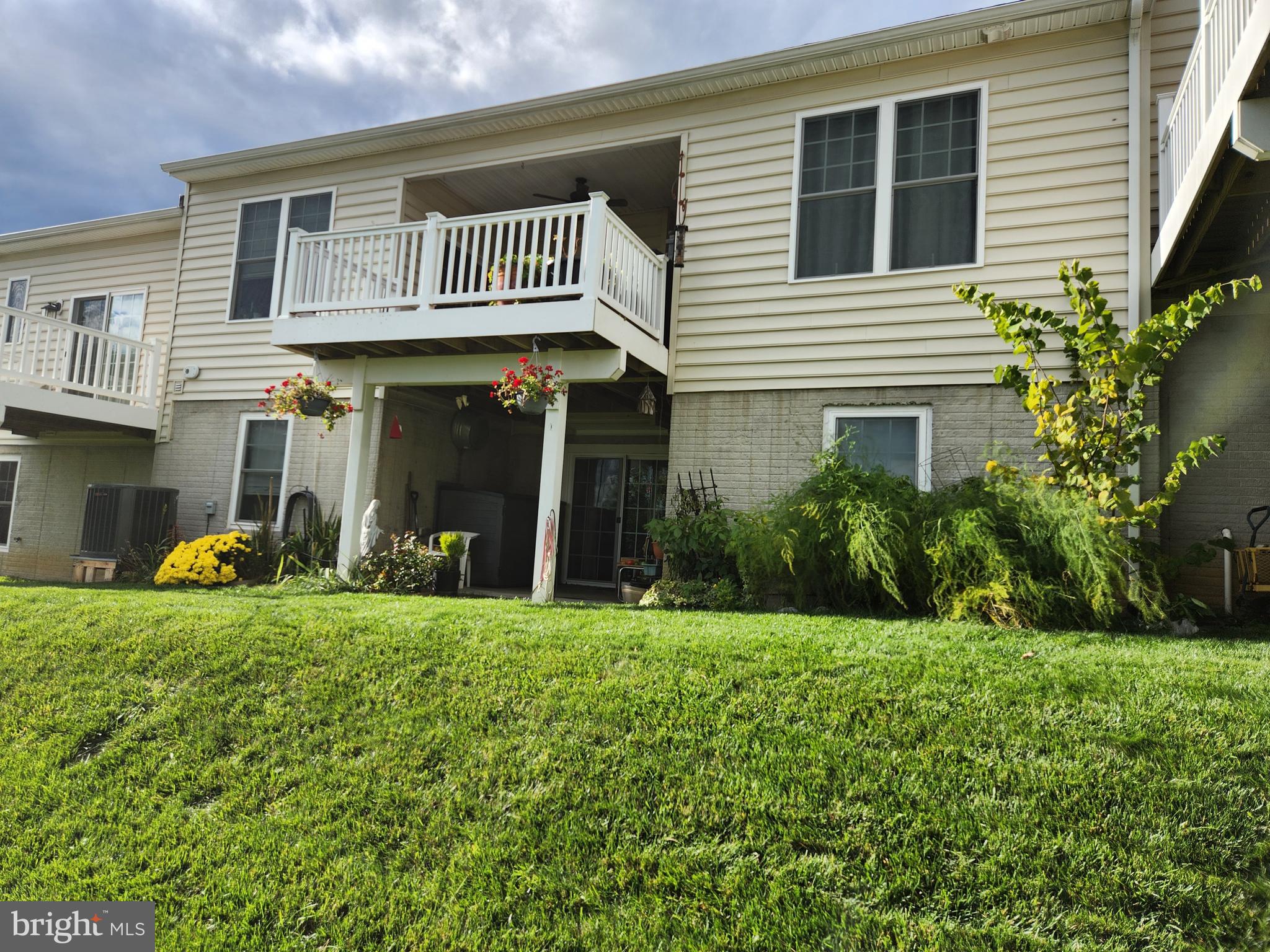 2785 CASTLEFIELD DRIVE 14