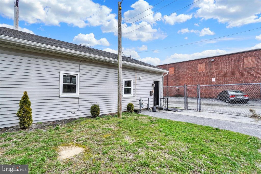 Photo of 343 S Pine Street, YORK, PA 17403 (MLS # PAYK2099794)