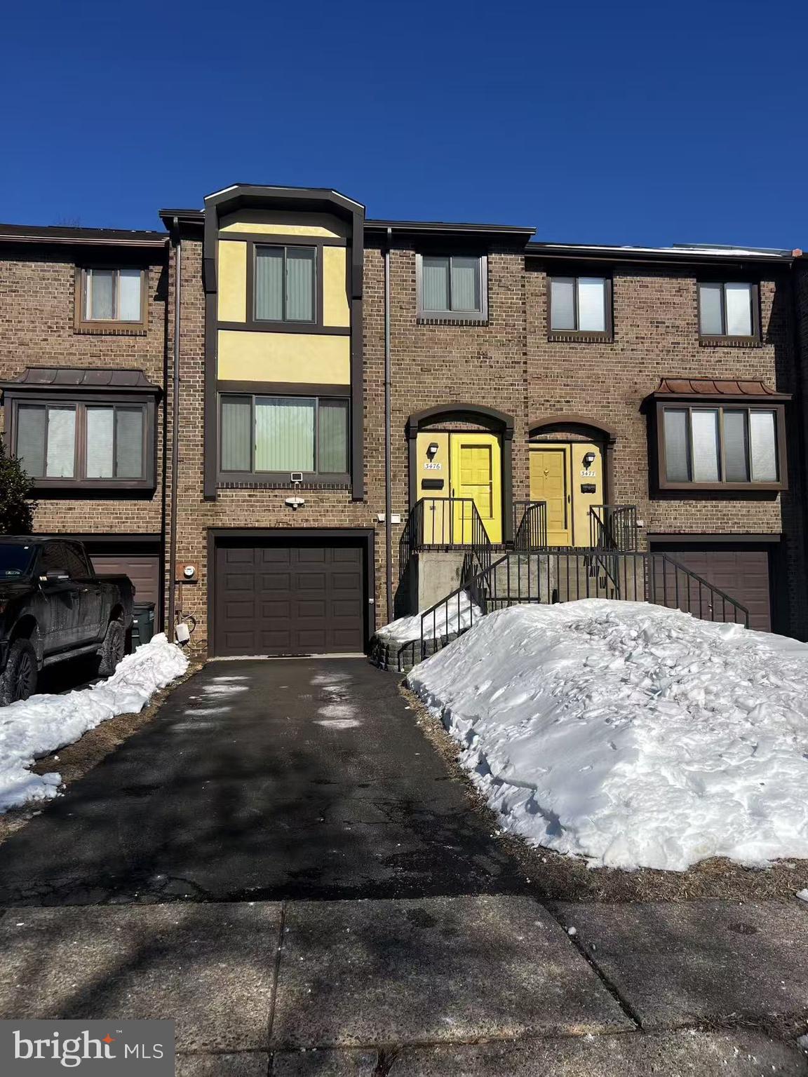 VILLAGE SHIRES - Residential