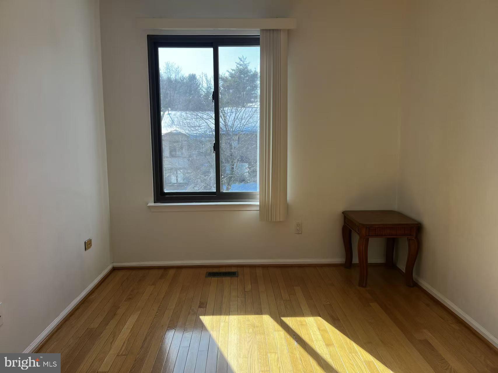 VILLAGE SHIRES - Residential