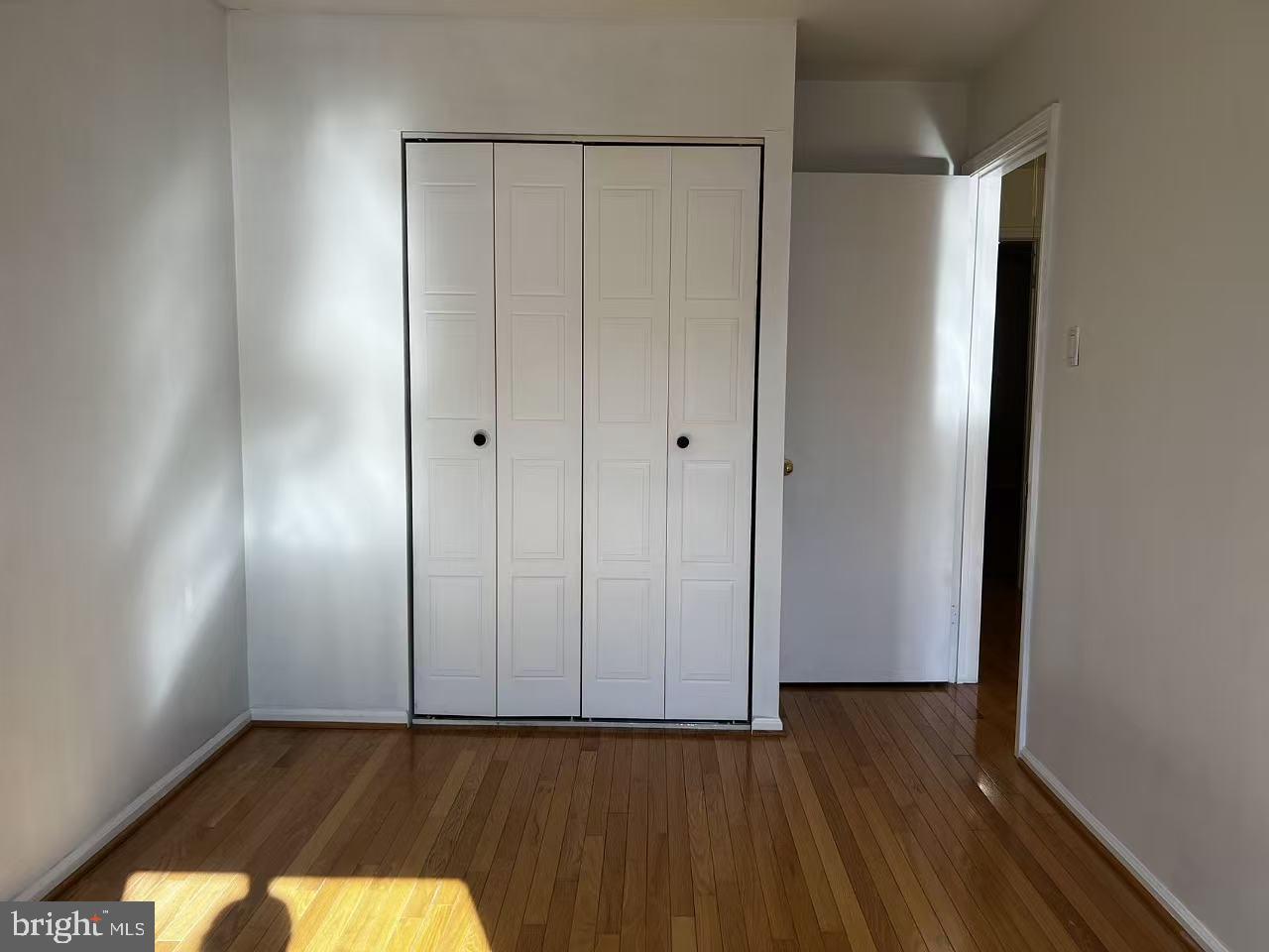 VILLAGE SHIRES - Residential