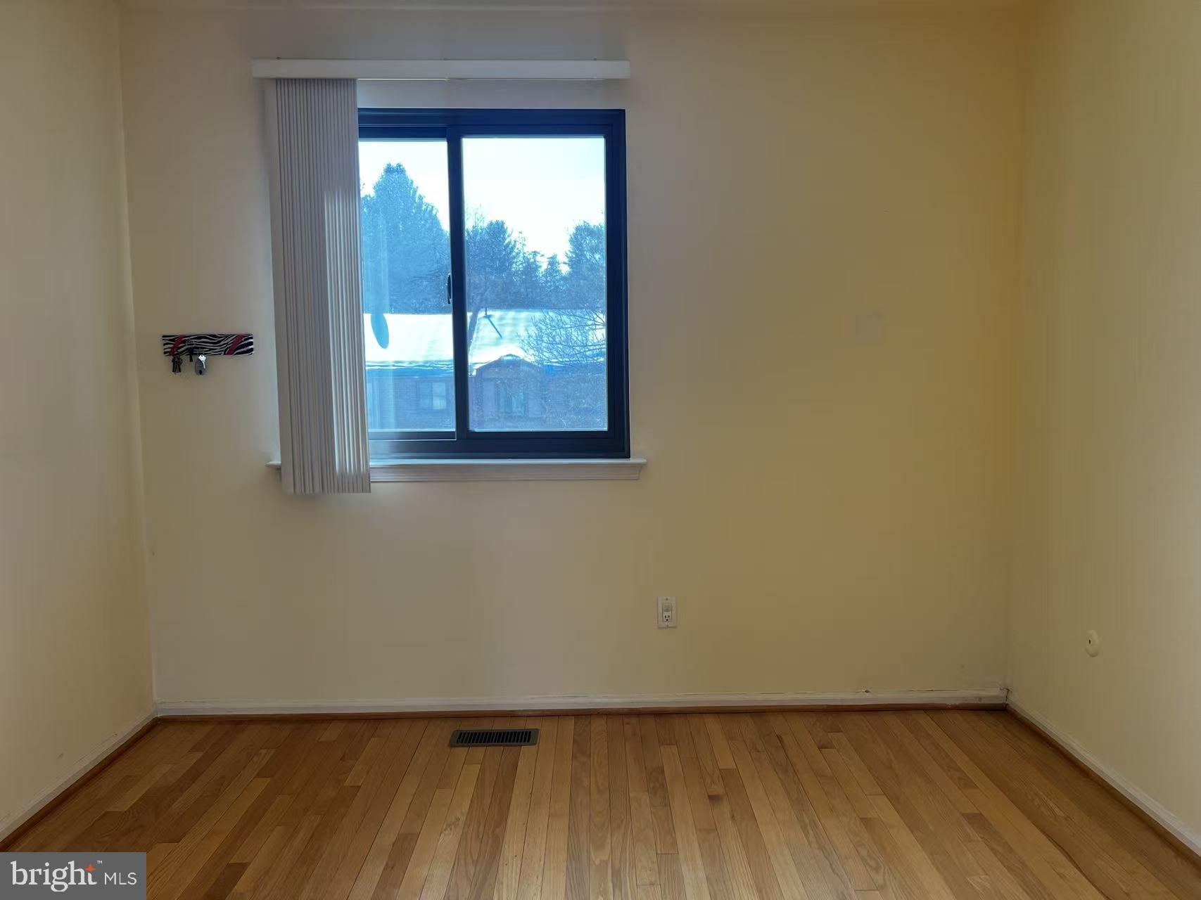 VILLAGE SHIRES - Residential