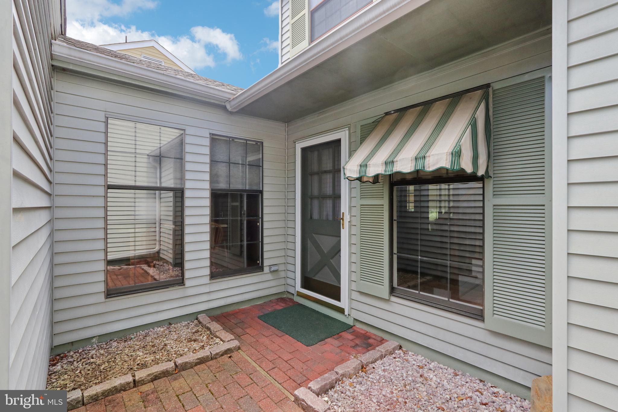 1 FOXBOROUGH COURT