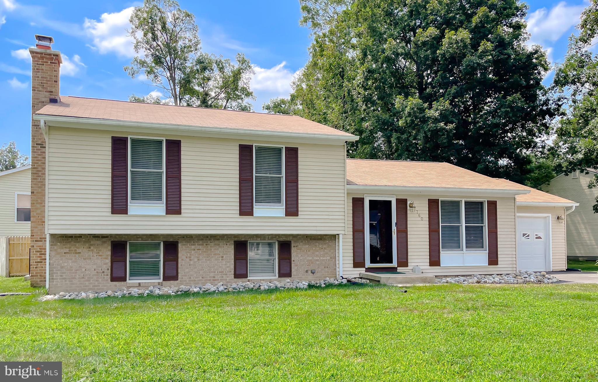 1760 RED OAK LANE