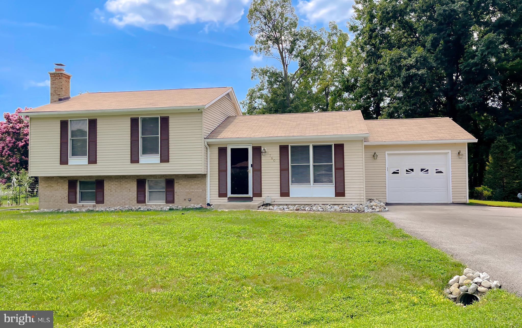 1760 RED OAK LANE