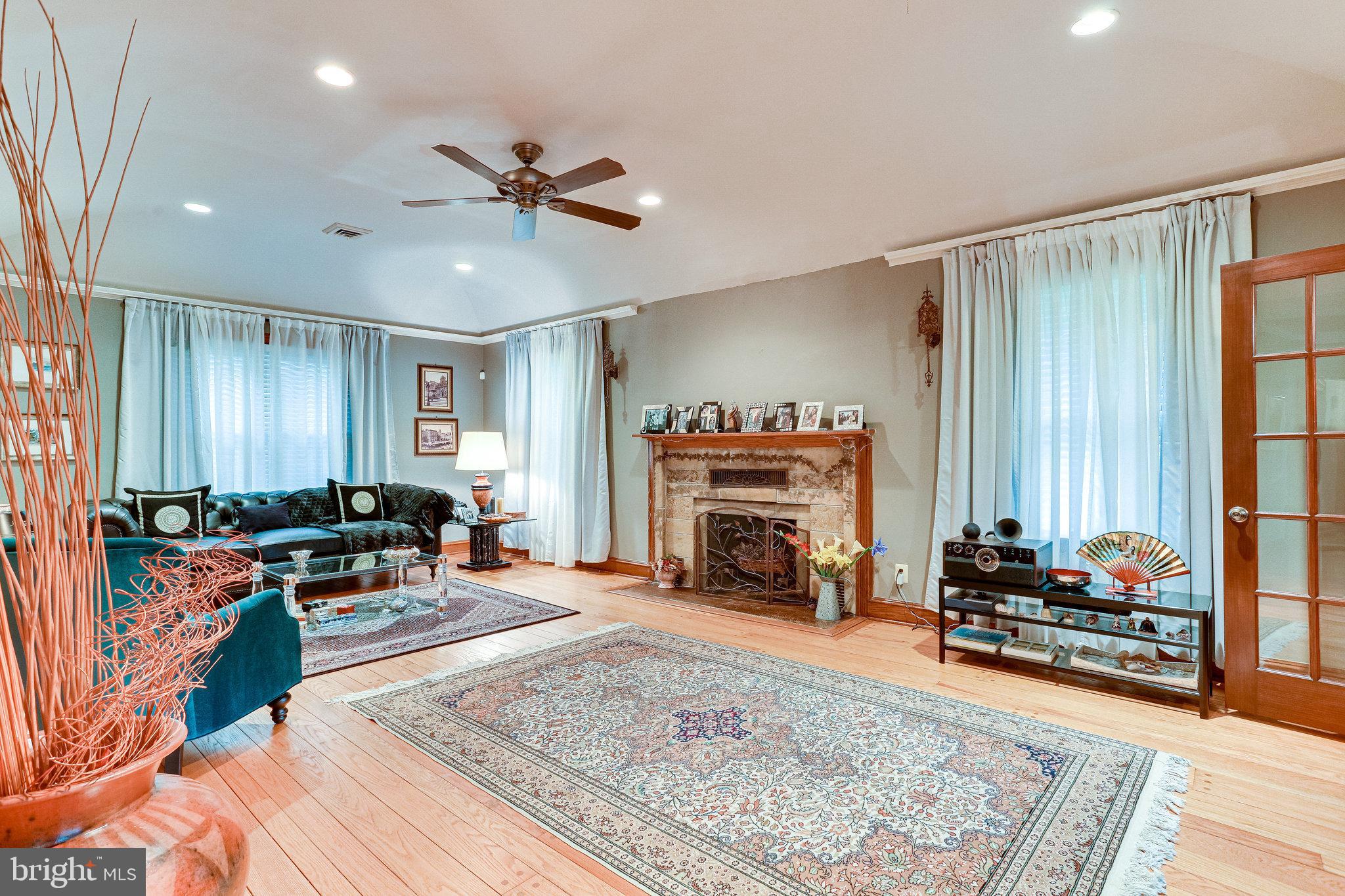 GREENWICH FOREST - Residential Lease