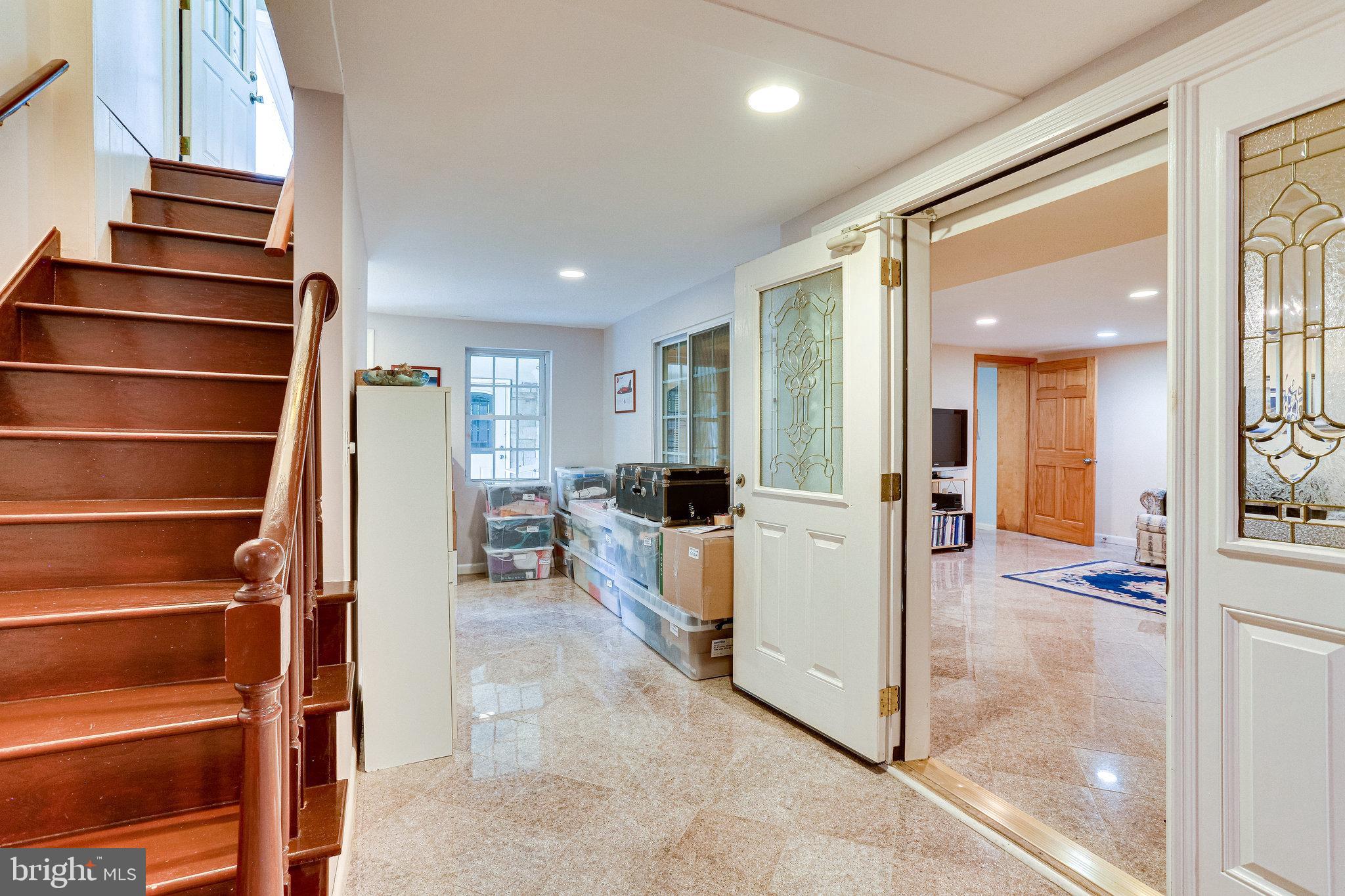 GREENWICH FOREST - Residential Lease