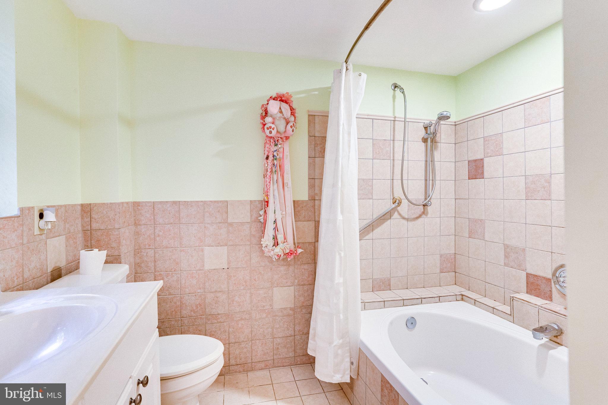 GREENWICH FOREST - Residential Lease