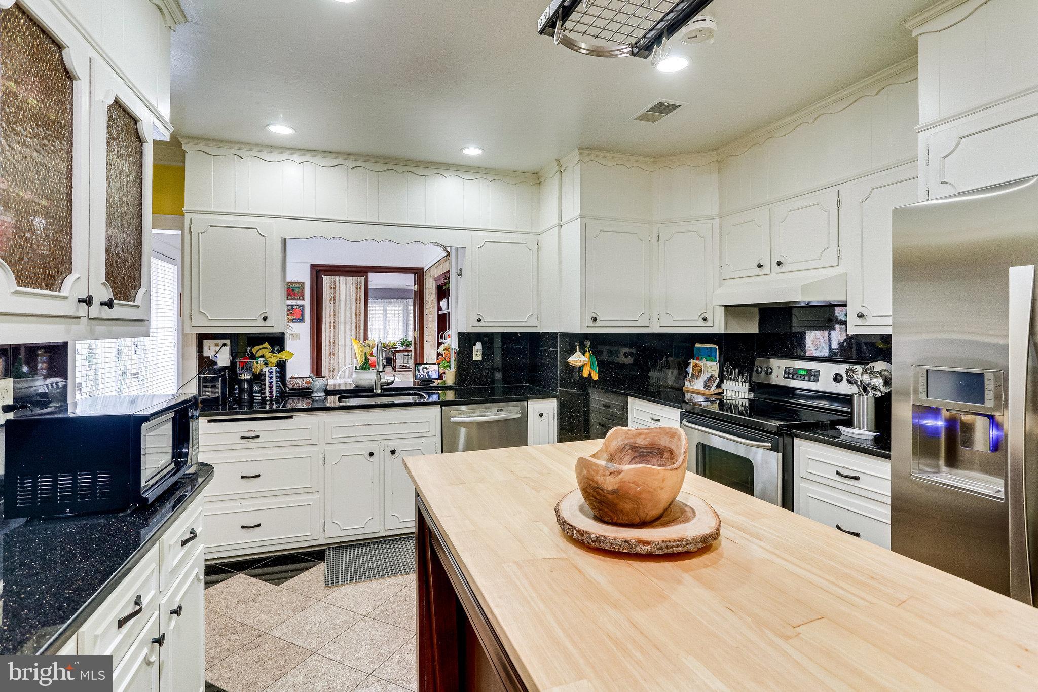 GREENWICH FOREST - Residential Lease