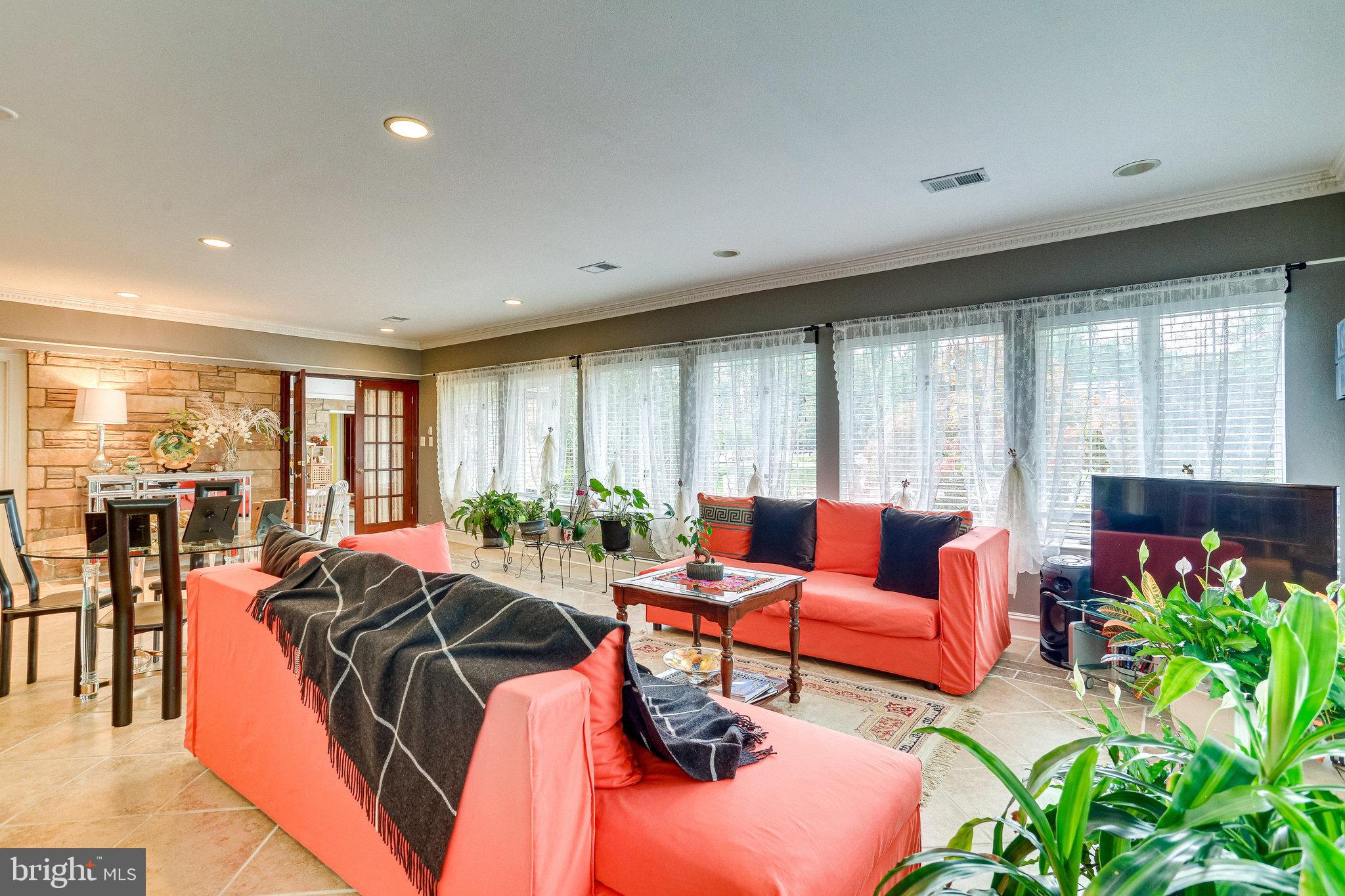 GREENWICH FOREST - Residential Lease