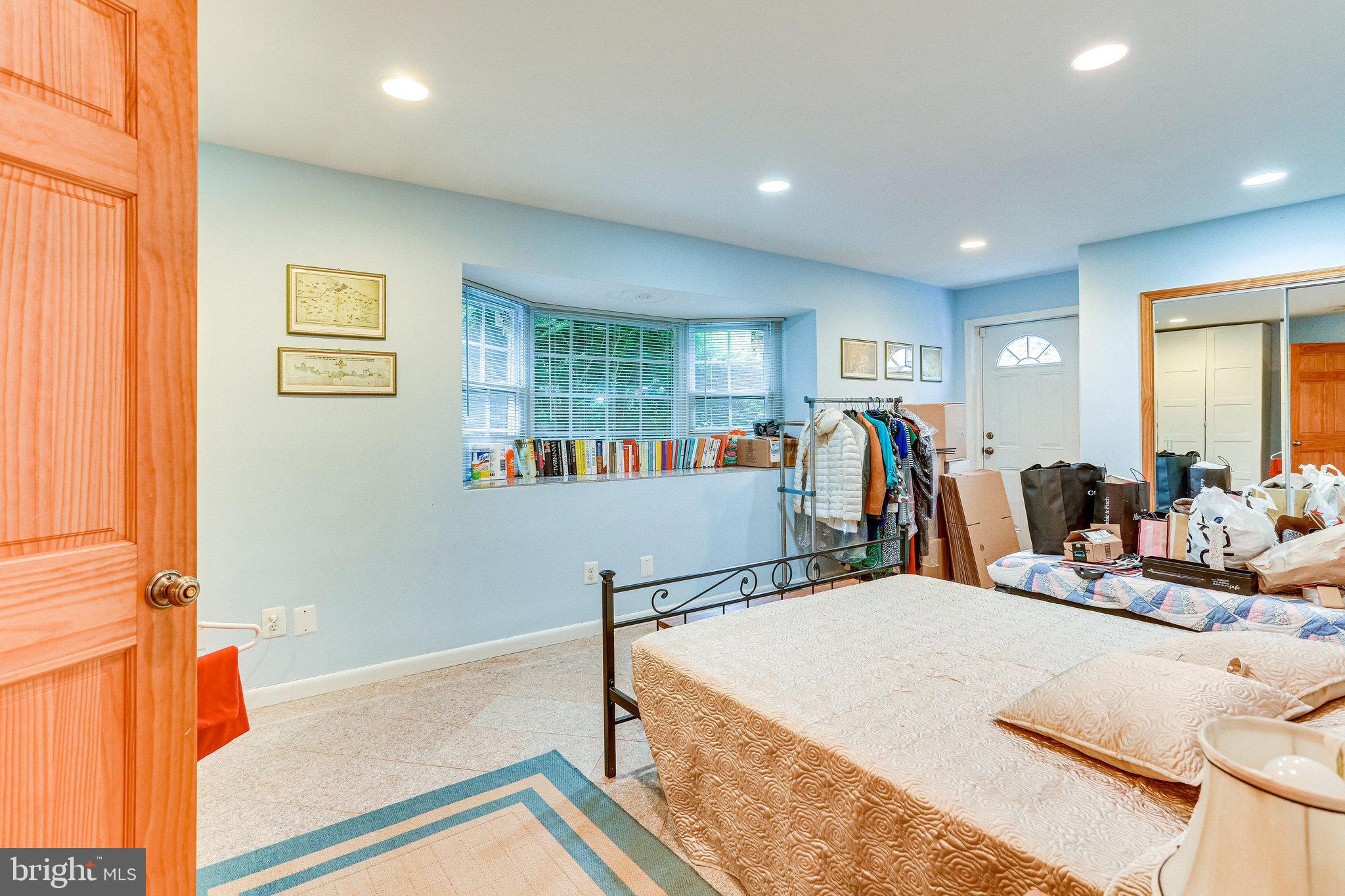 GREENWICH FOREST - Residential Lease