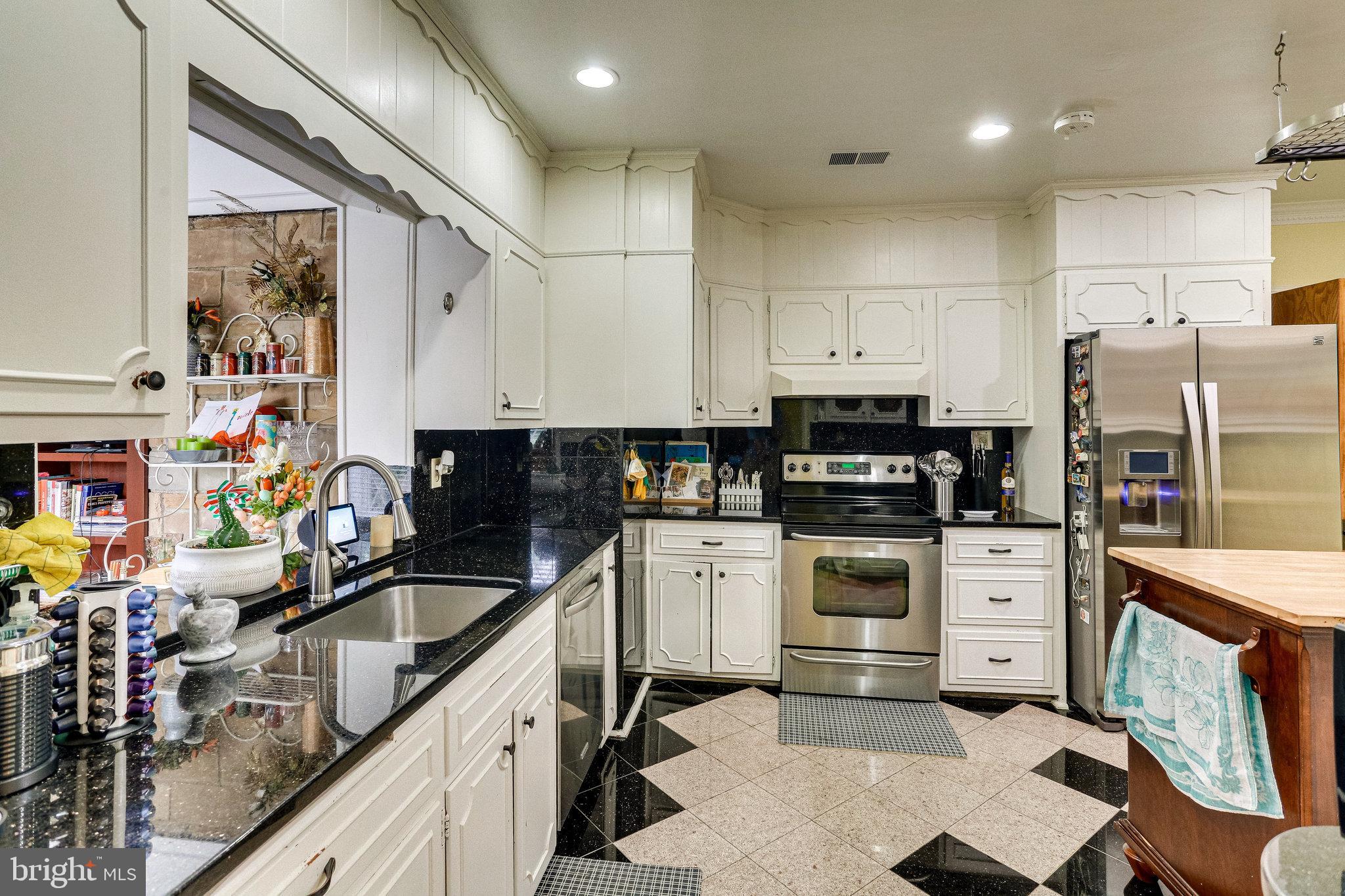 GREENWICH FOREST - Residential Lease