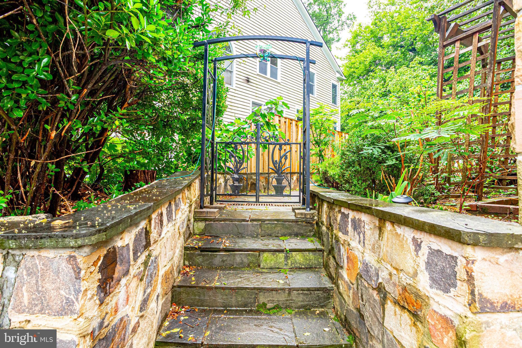 GREENWICH FOREST - Residential Lease