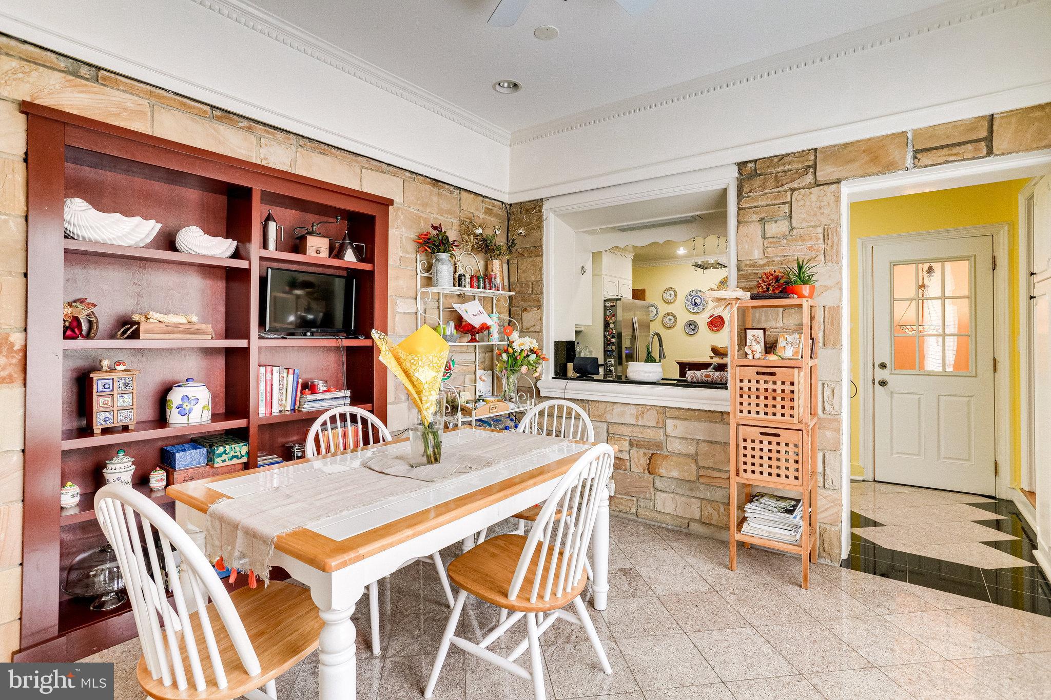 GREENWICH FOREST - Residential Lease