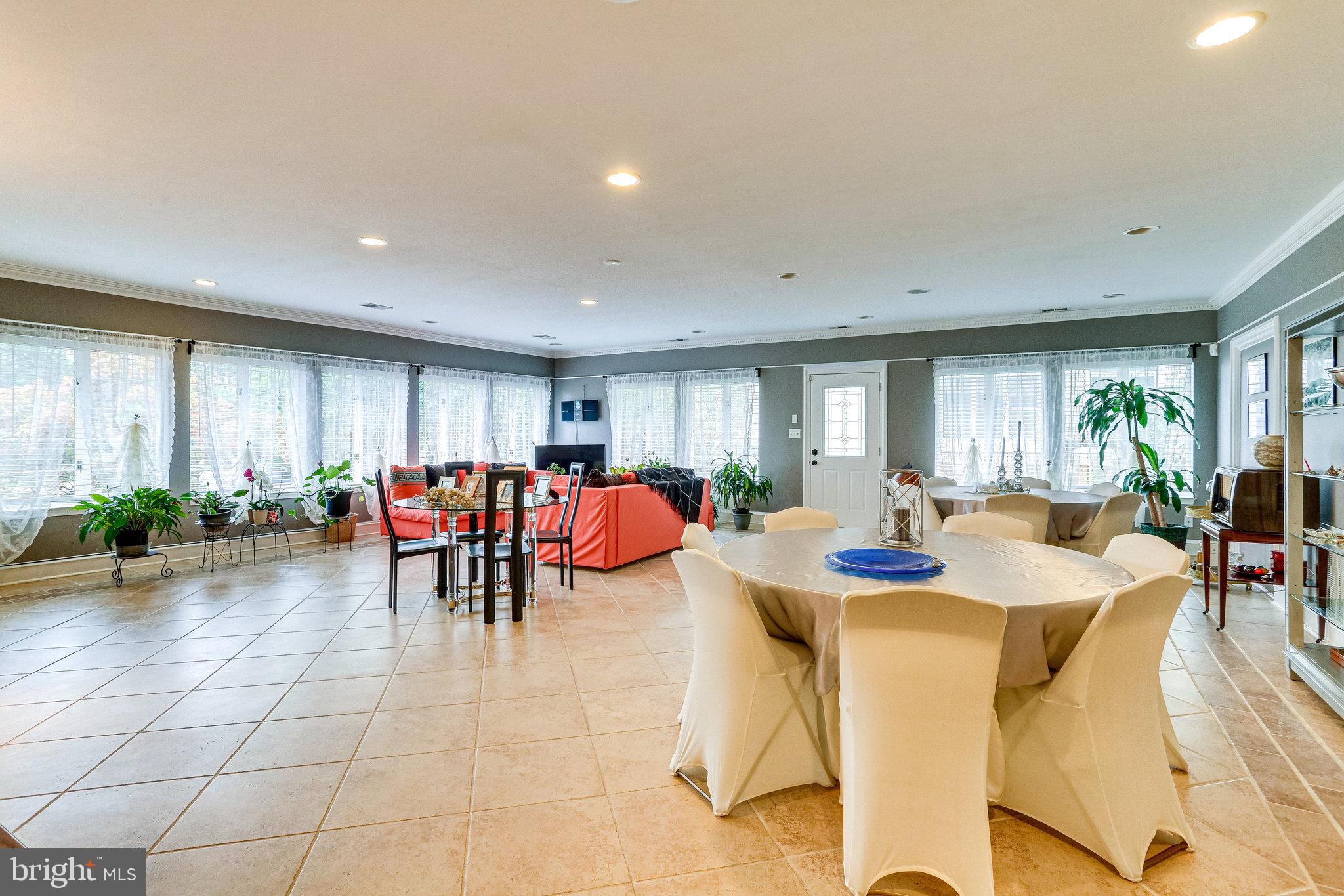 GREENWICH FOREST - Residential Lease