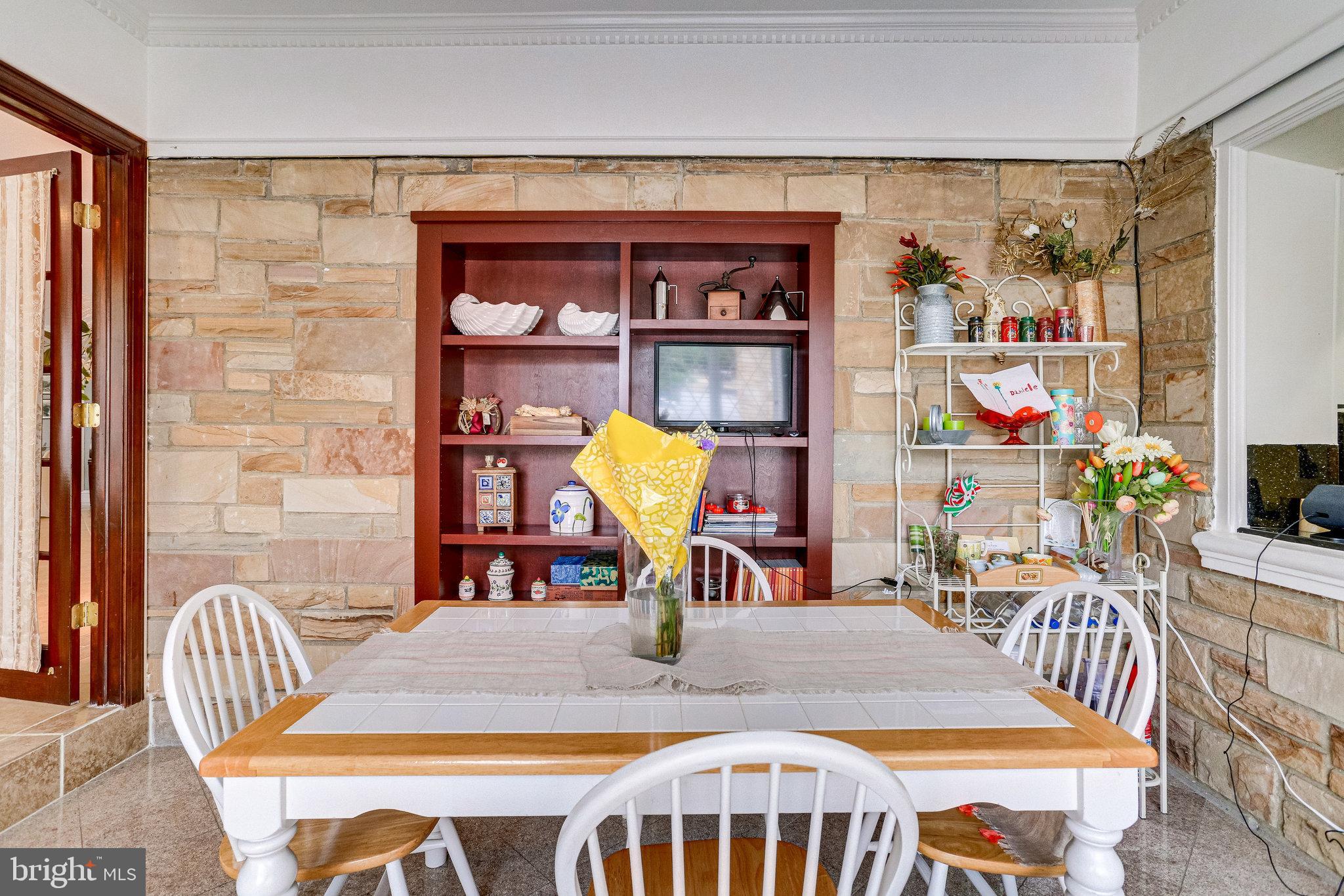 GREENWICH FOREST - Residential Lease