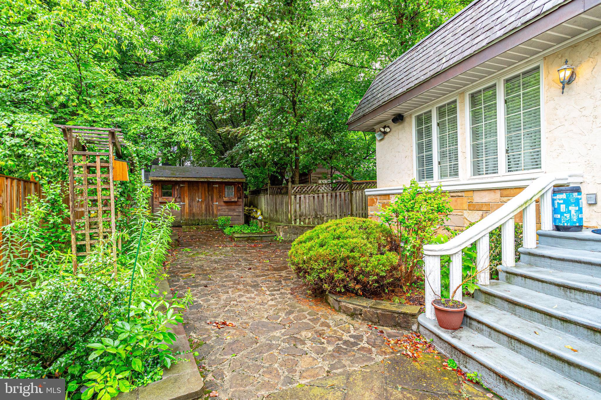 GREENWICH FOREST - Residential Lease