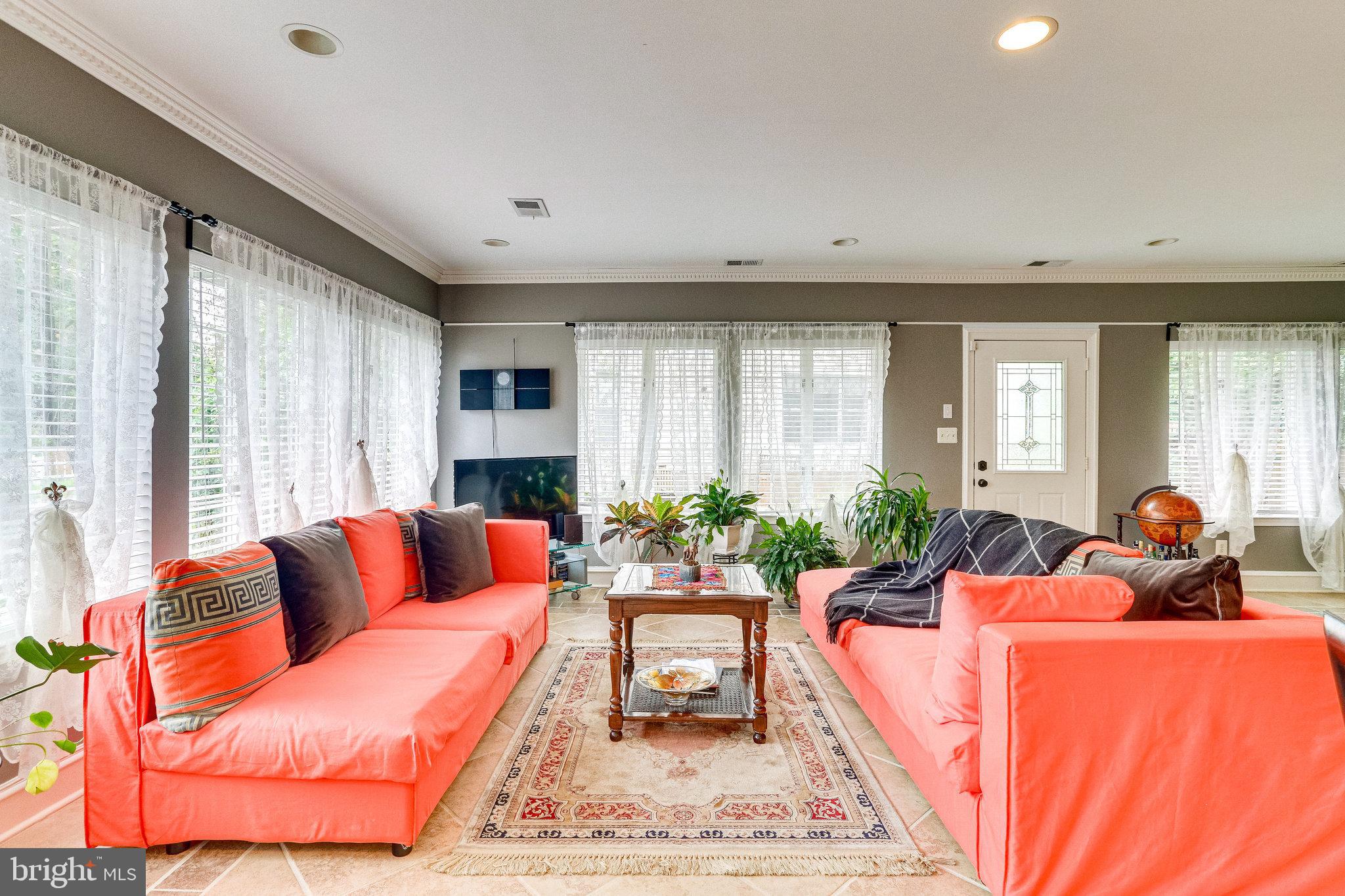 GREENWICH FOREST - Residential Lease