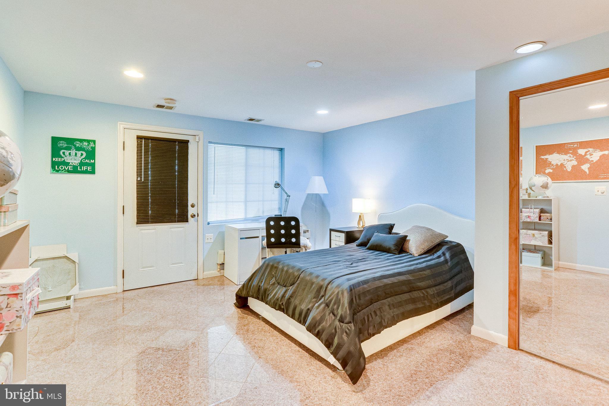 GREENWICH FOREST - Residential Lease