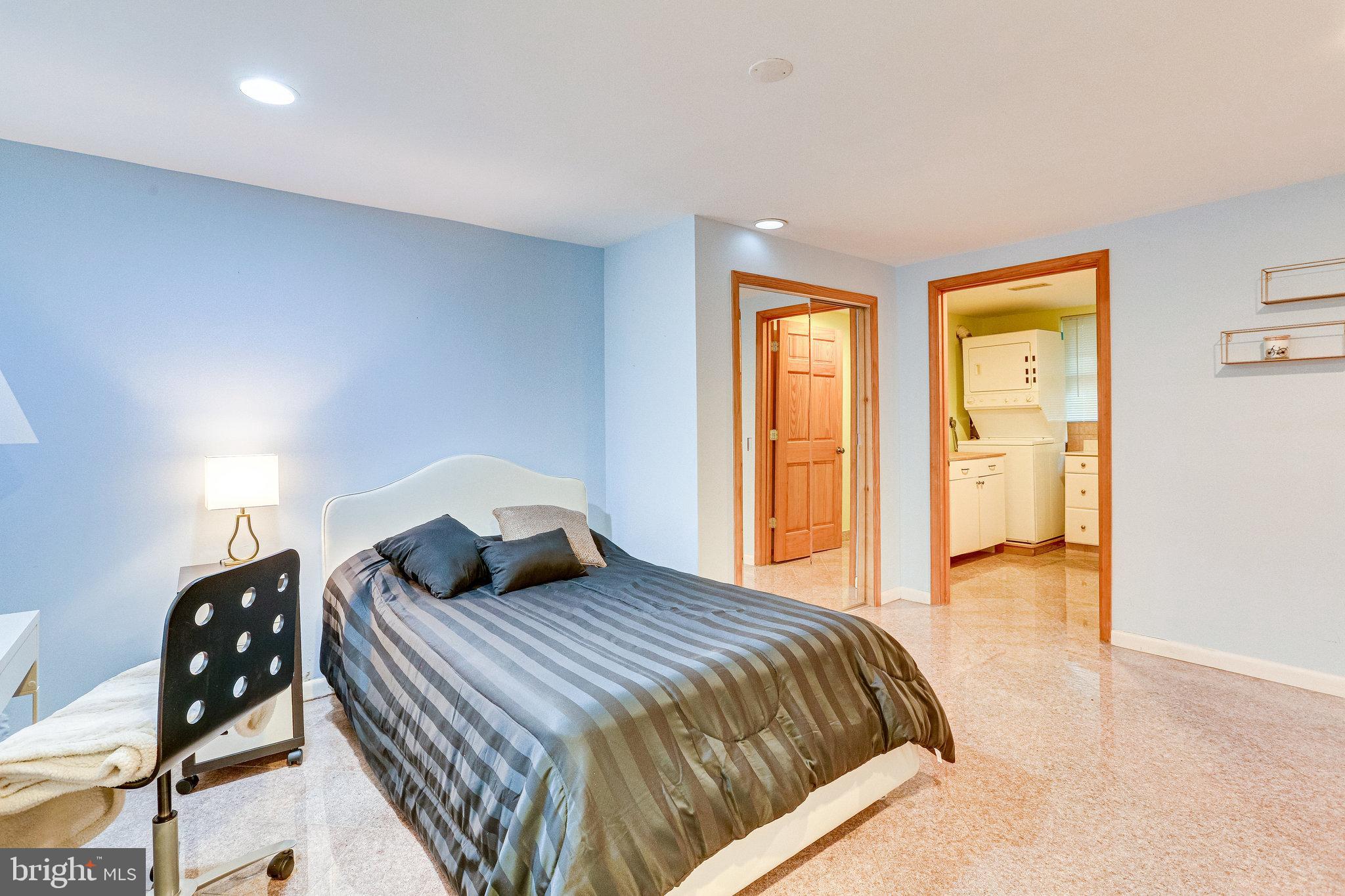 GREENWICH FOREST - Residential Lease