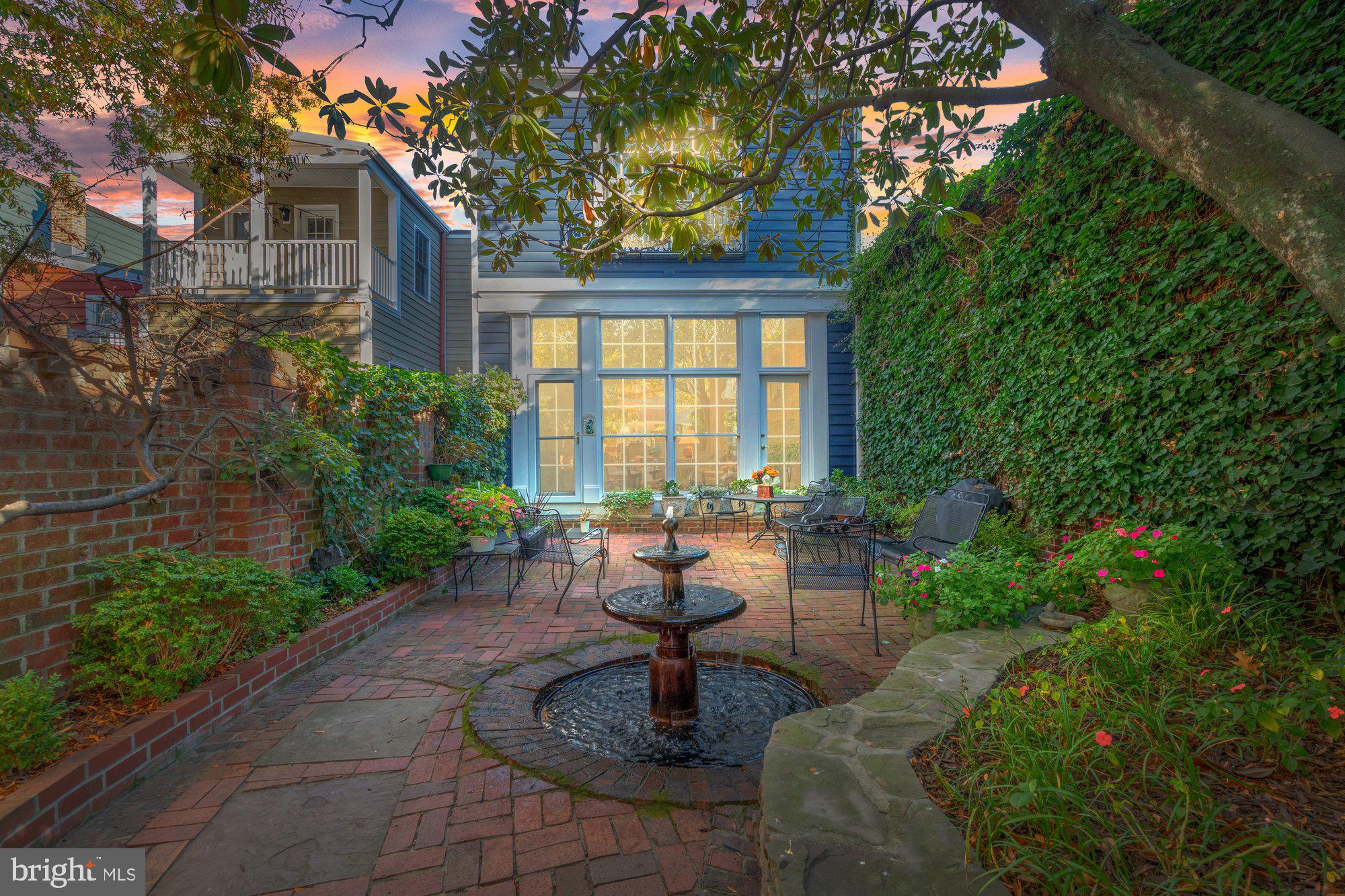 OLD TOWN ALEXANDRIA - Residential