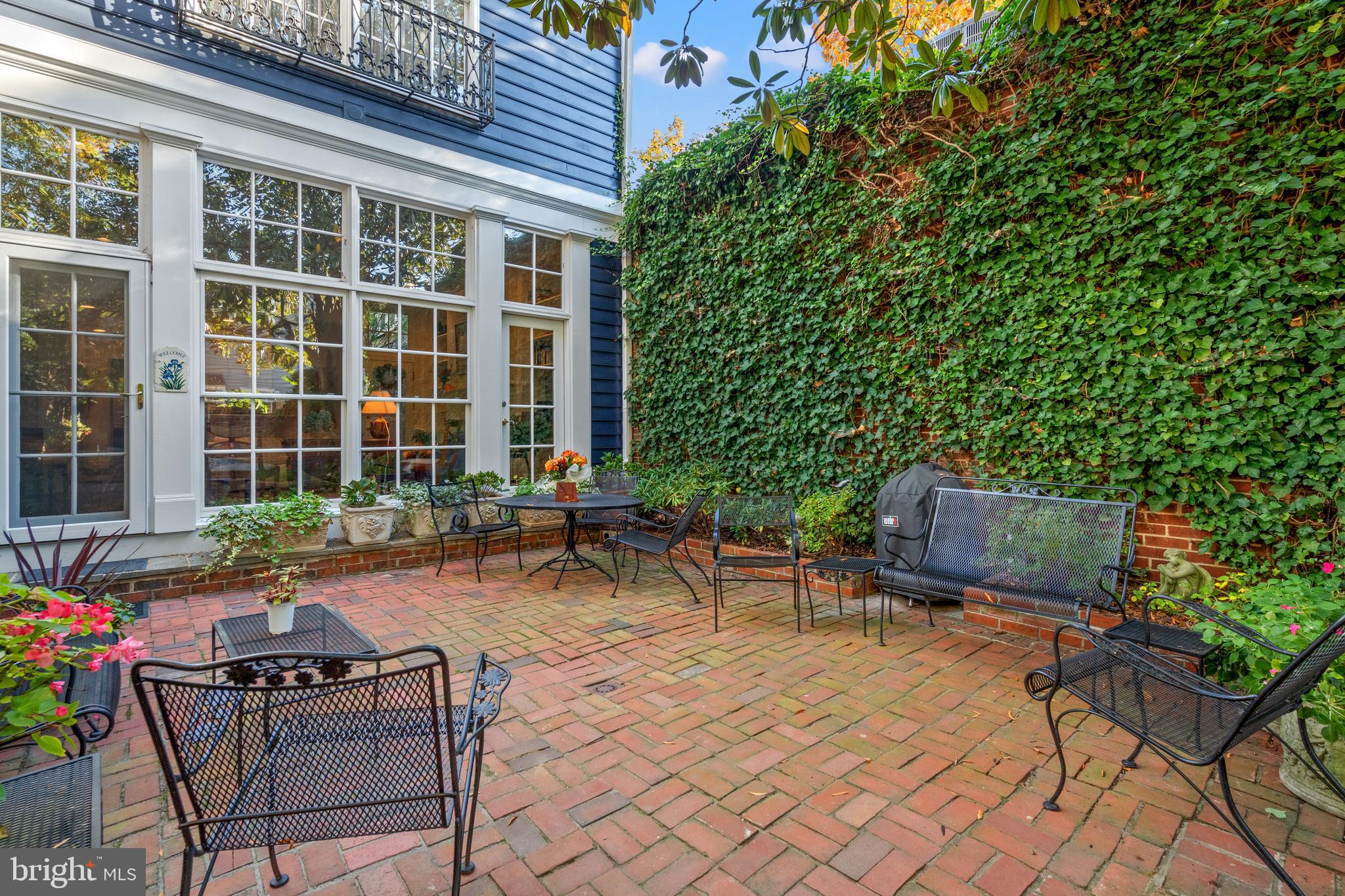 OLD TOWN ALEXANDRIA - Residential