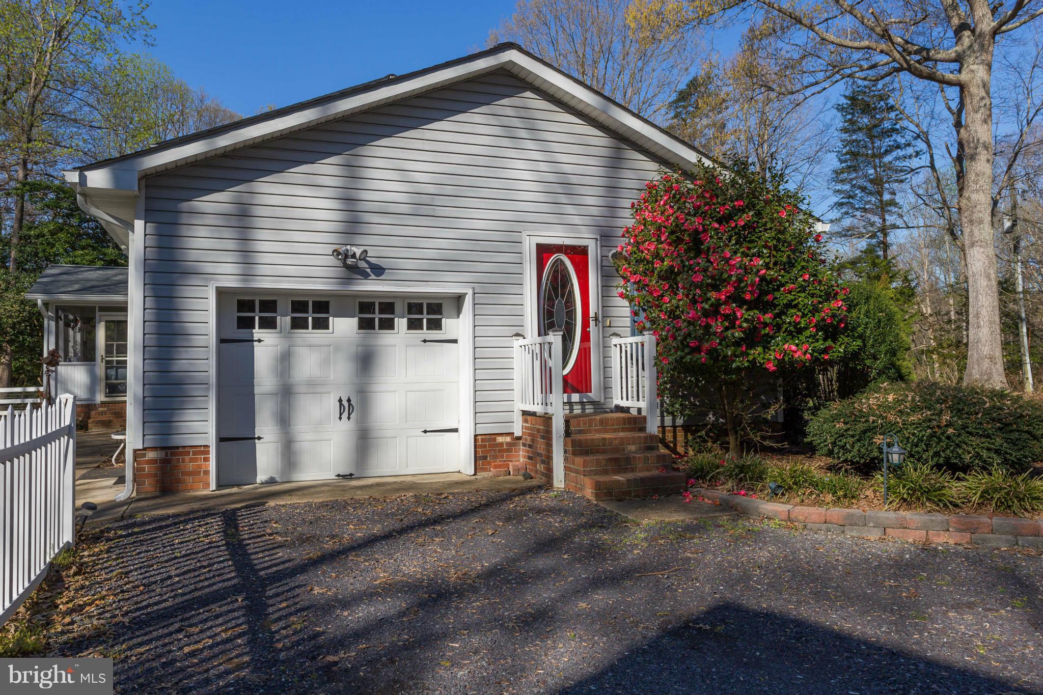 K G ON THE POTOMAC - Residential