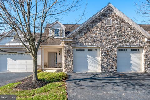 Photo of 4 Pfautz Circle, ELIZABETHTOWN, PA 17022 (MLS # PALA2059336)