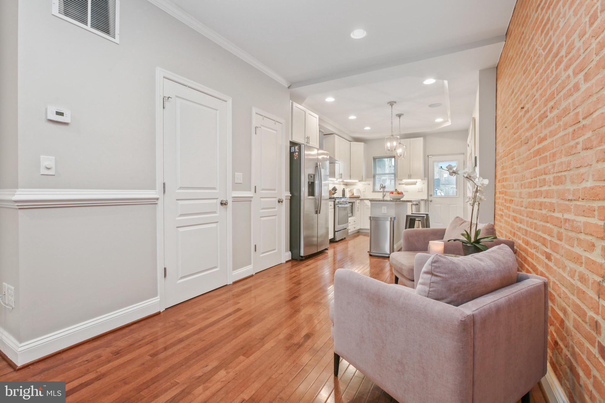 LOCUST POINT - Residential