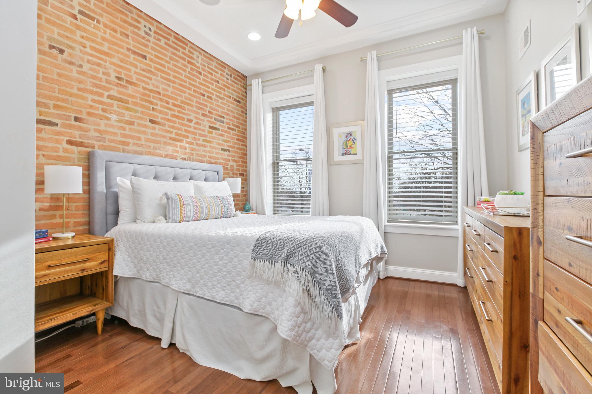 LOCUST POINT - Residential