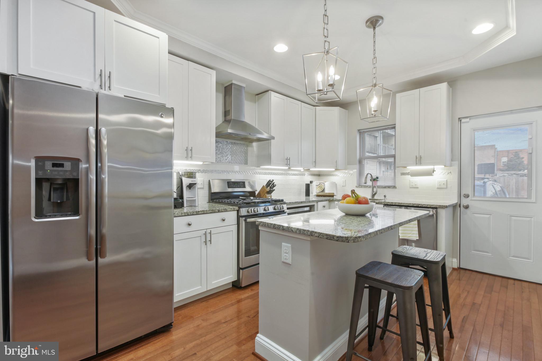 LOCUST POINT - Residential