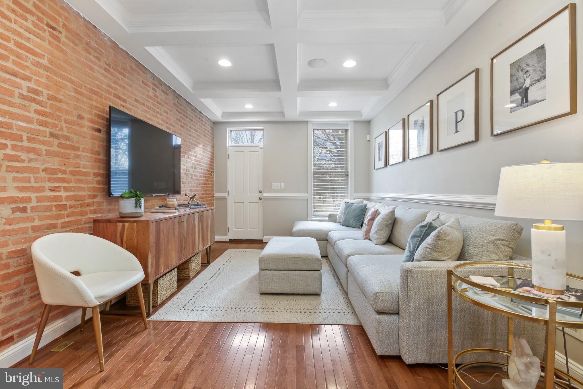 LOCUST POINT - Residential