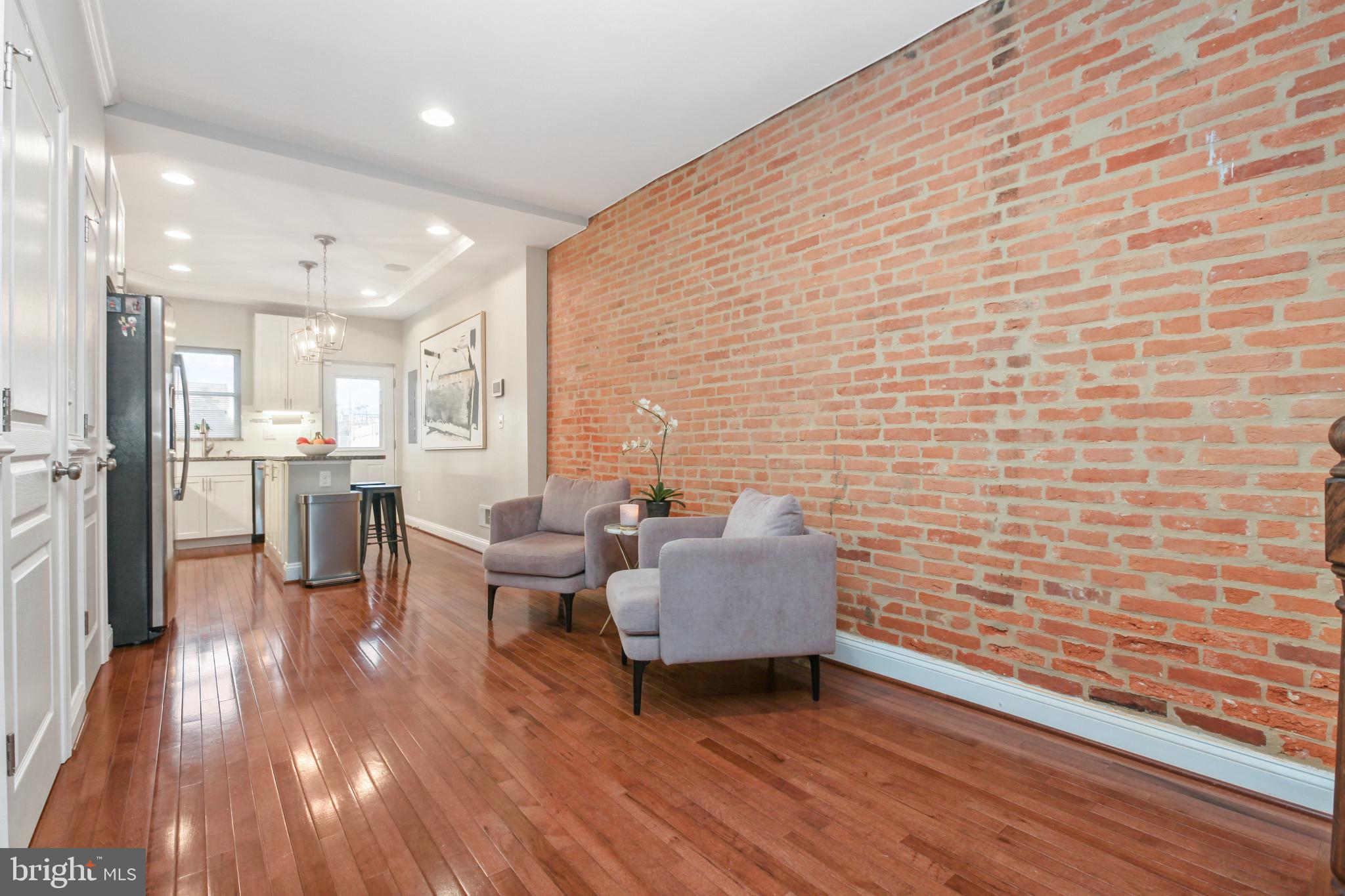 LOCUST POINT - Residential