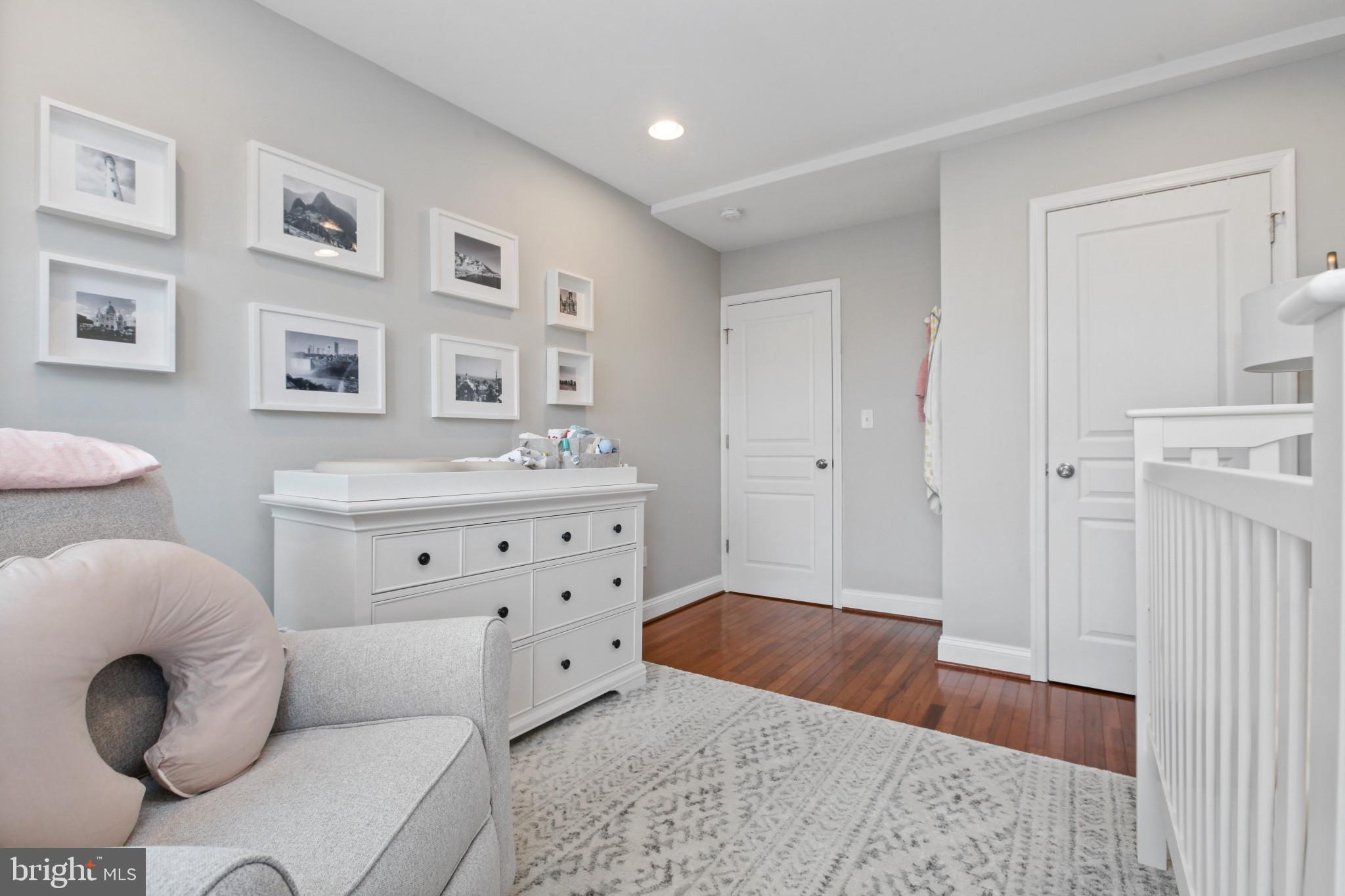 LOCUST POINT - Residential