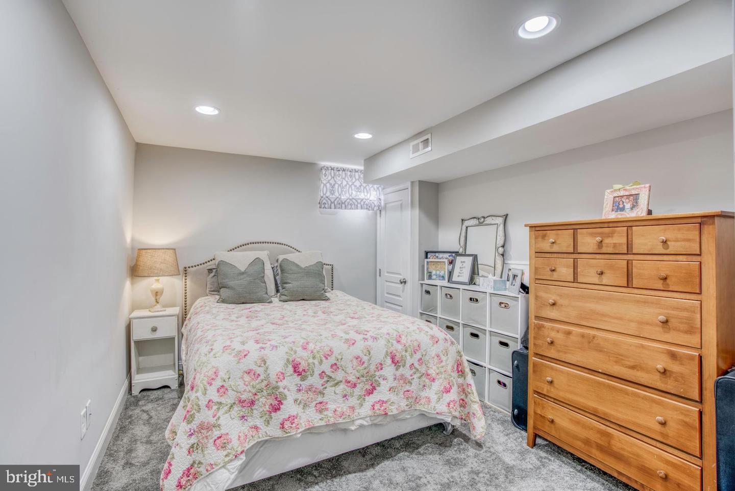 LOCUST POINT - Residential
