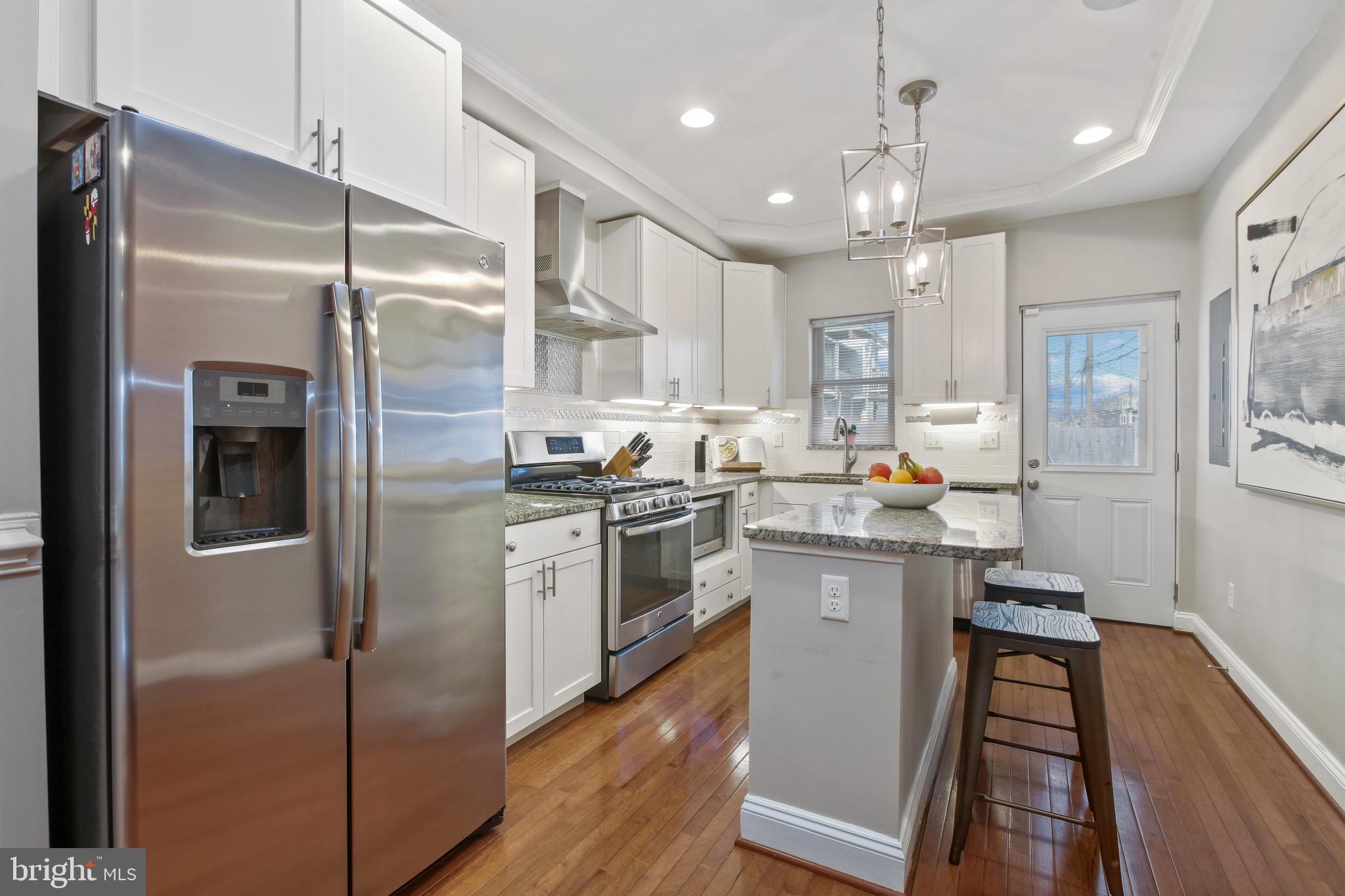 LOCUST POINT - Residential