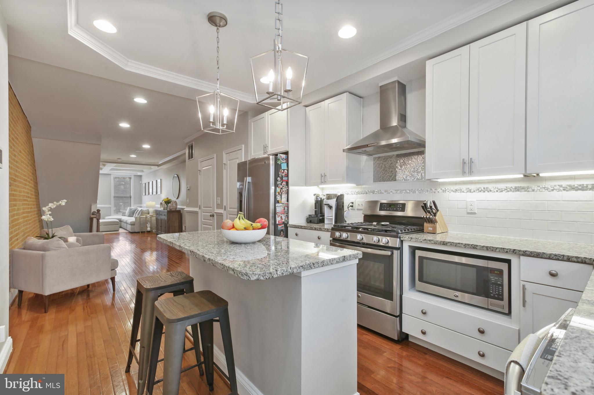 LOCUST POINT - Residential