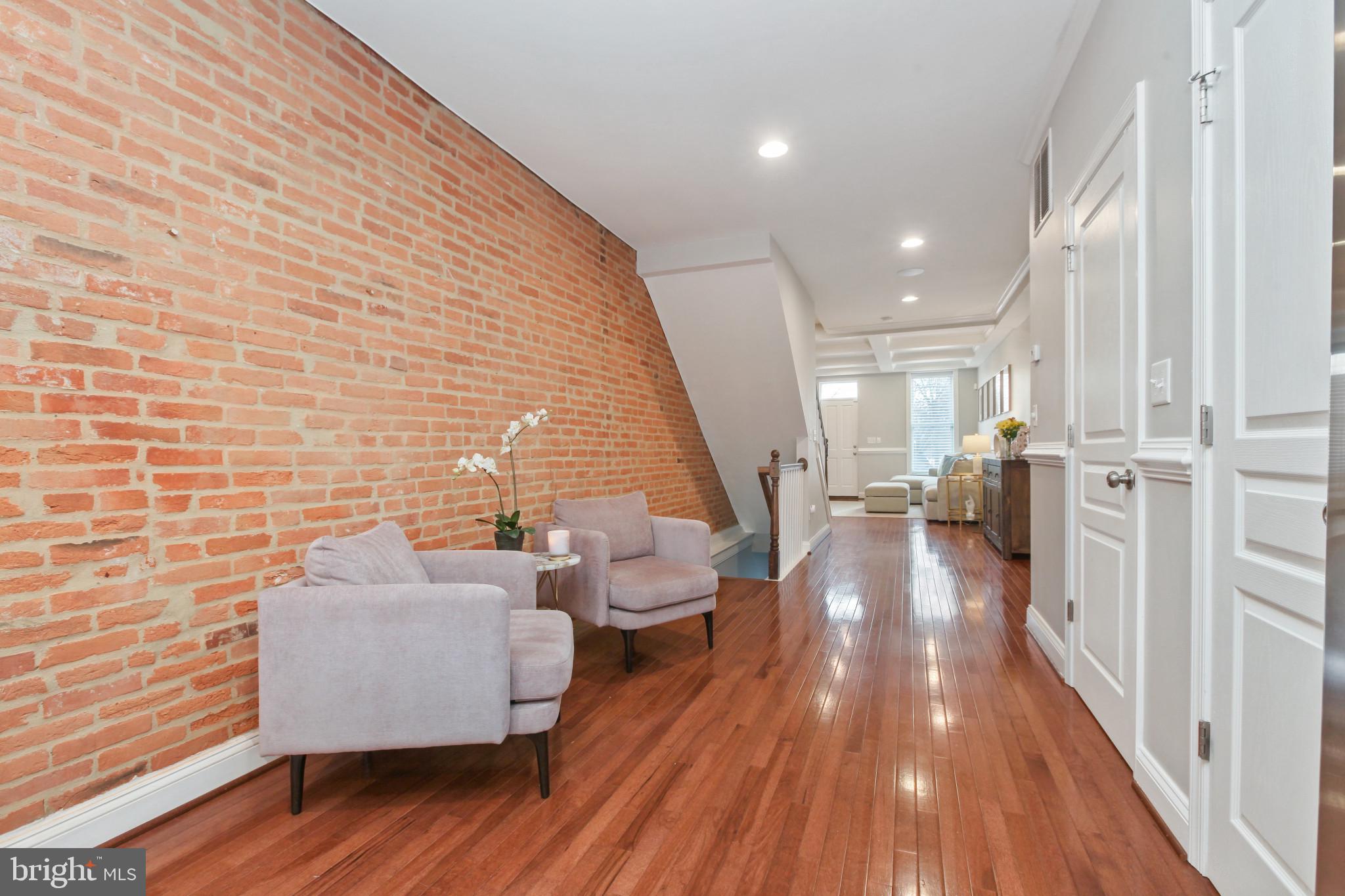 LOCUST POINT - Residential