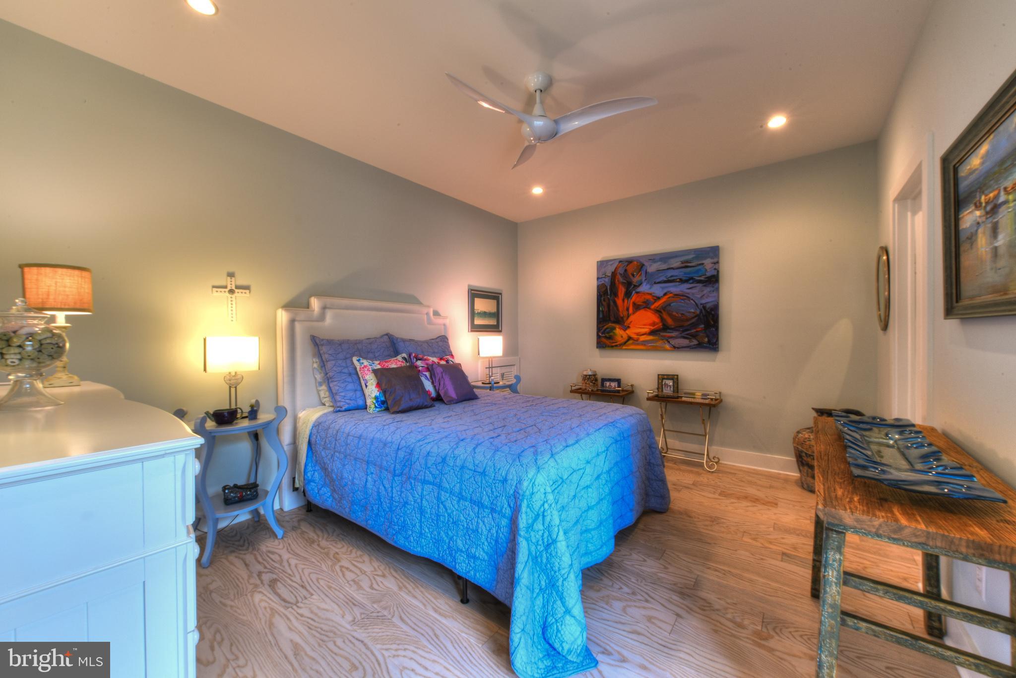 SILVER LAKE SHORES - Residential