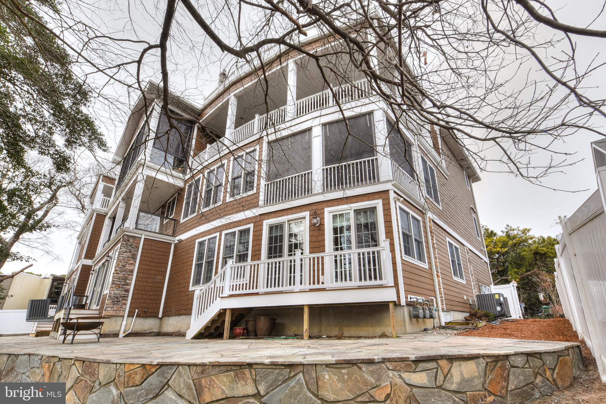 SILVER LAKE SHORES - Residential