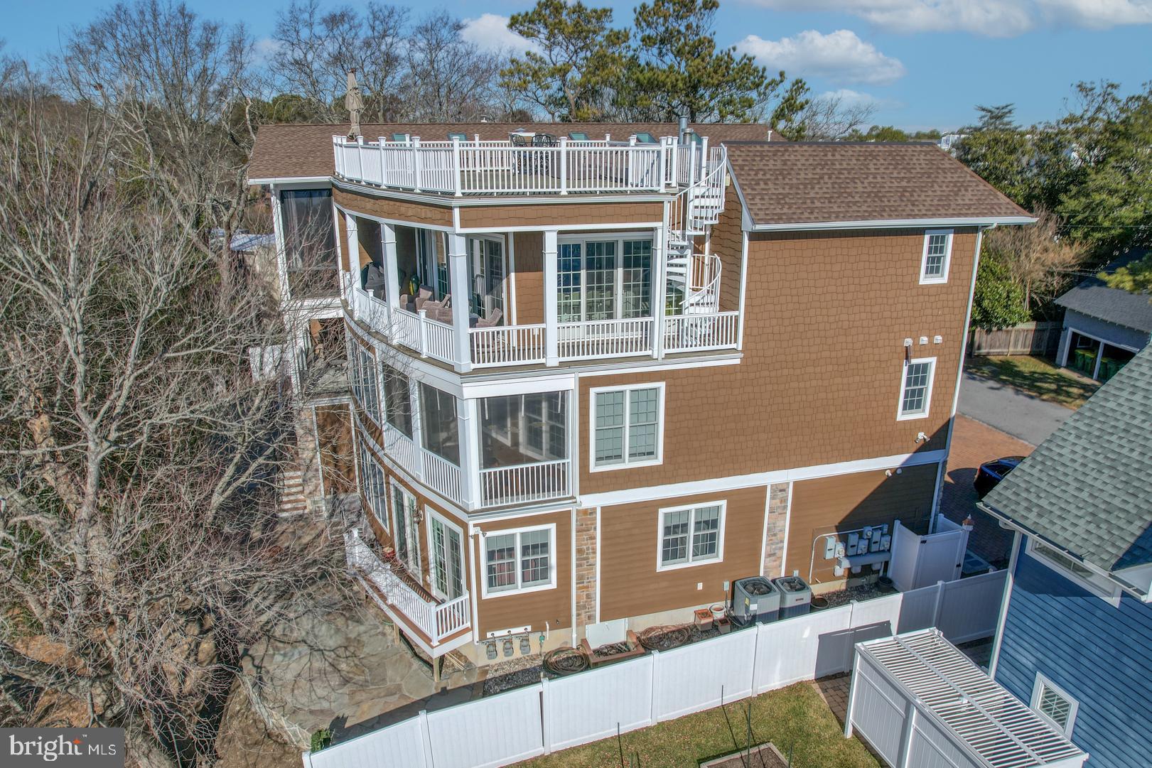 SILVER LAKE SHORES - Residential