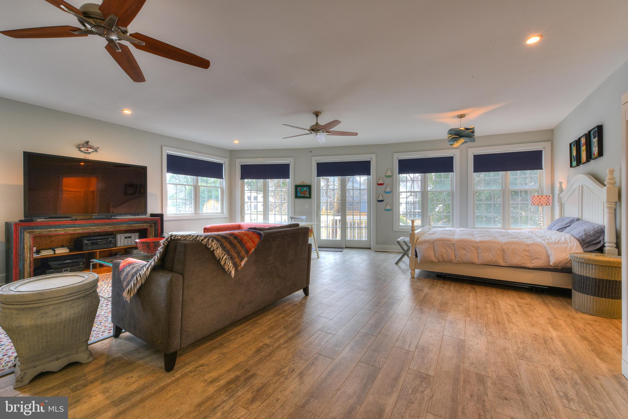 SILVER LAKE SHORES - Residential