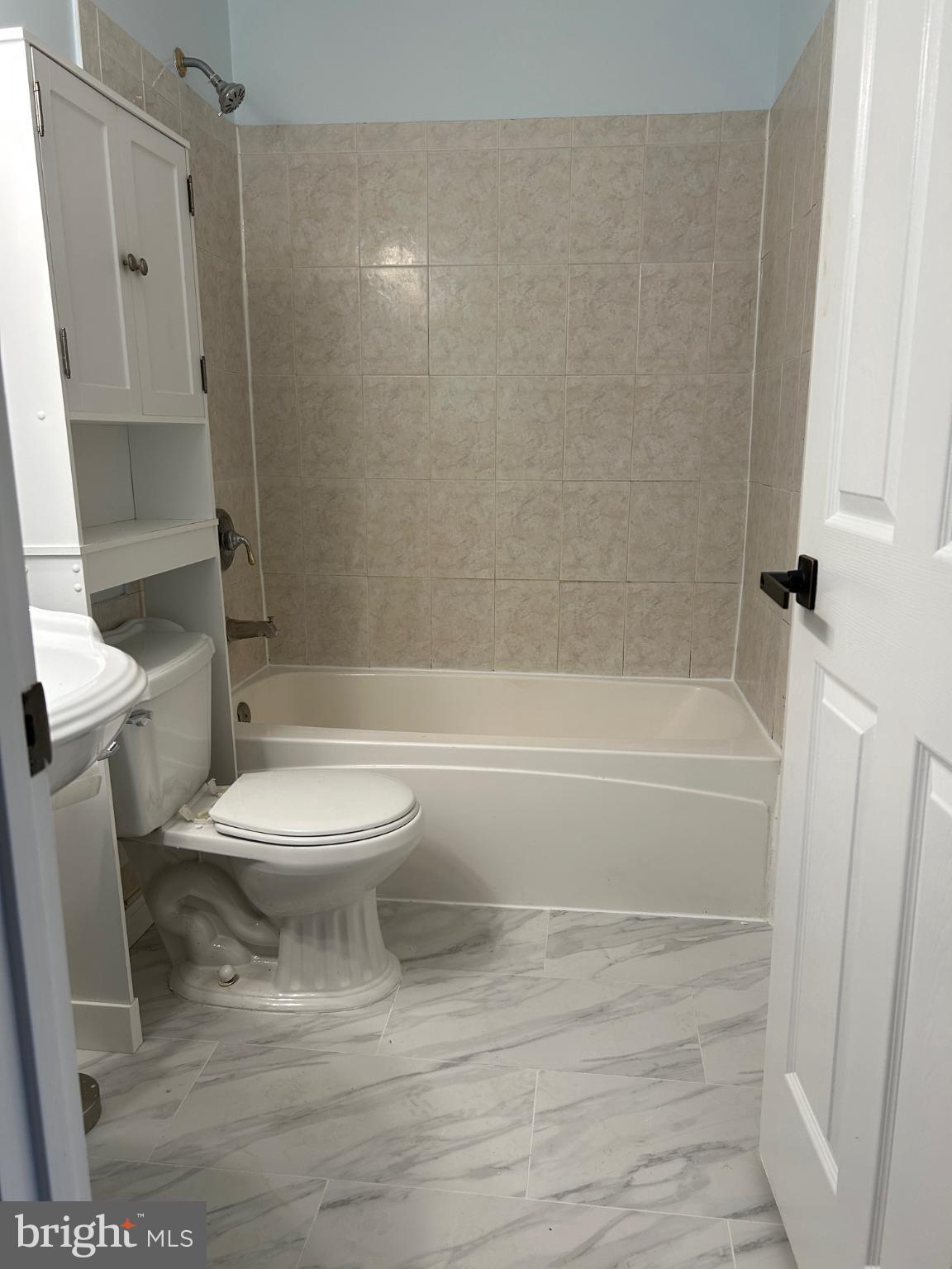 NEWINGTON FOREST - Residential Lease