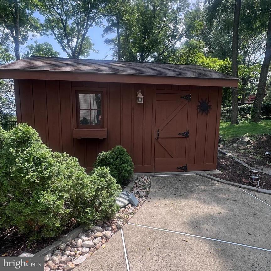 1341 MEADOWVIEW DRIVE
